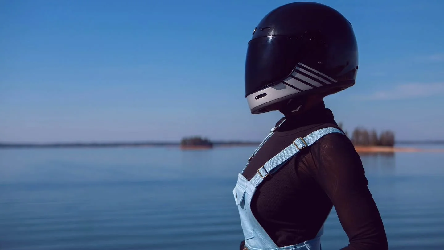 Gear that you can fall 🍂 in love with...pun intended ☺️

Swipe to see the full ensemble ⚡

Helmet heat by @torchelmets 🔥

www.chicriot.com | Where fashion meets safety. 

#chicriot #motorcyclegear #womenriders #motorcyclejacket #motolifestyle