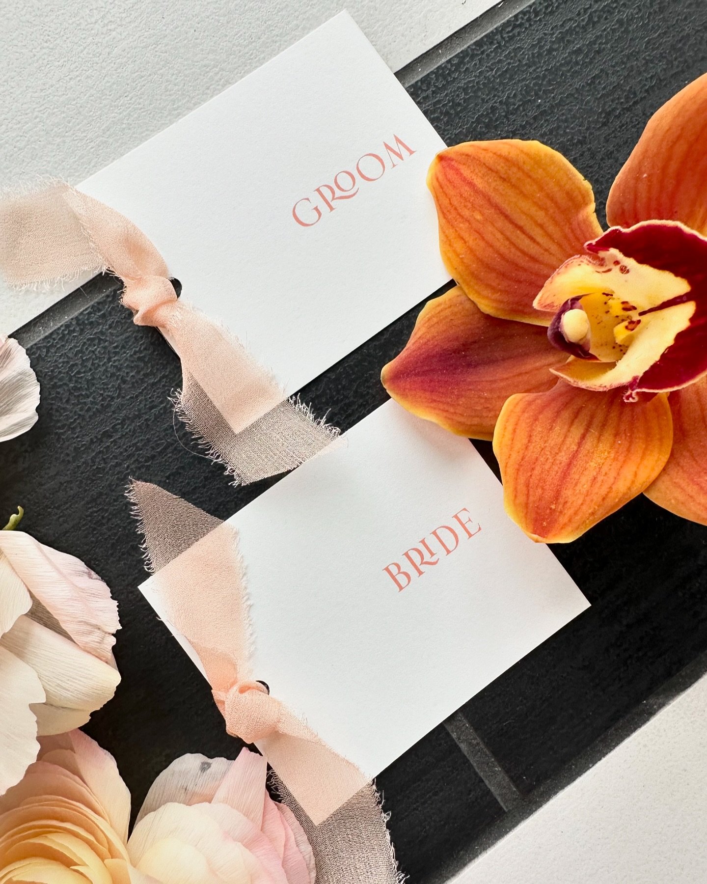 The touch of soft silk ribbon 🤌🏽
&bull;
@inkloveandpaper 
@thepenthousehydepark 
&bull;
&bull;
#weddinginspo #inkloveandpaper #weddingdetails #weddinginvitations