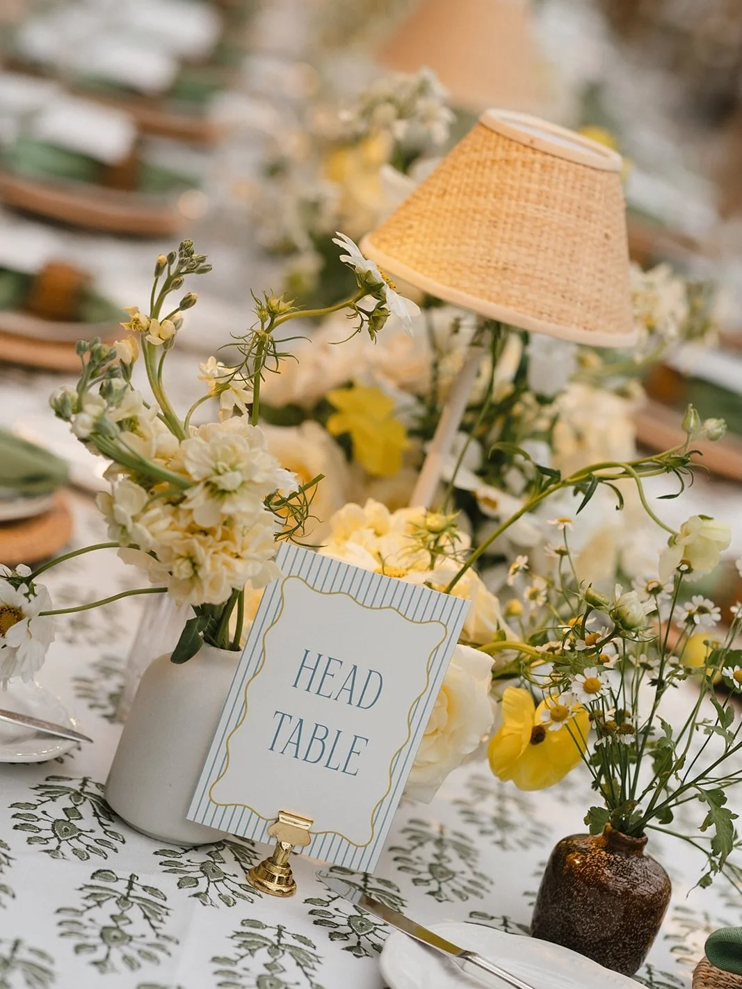 Dreaming about this Head Table 🤩
&bull;
Wedding day details 💌 
&bull;
@the.lumiere.collective 
@jpbdesigns 
@inkloveandpaper