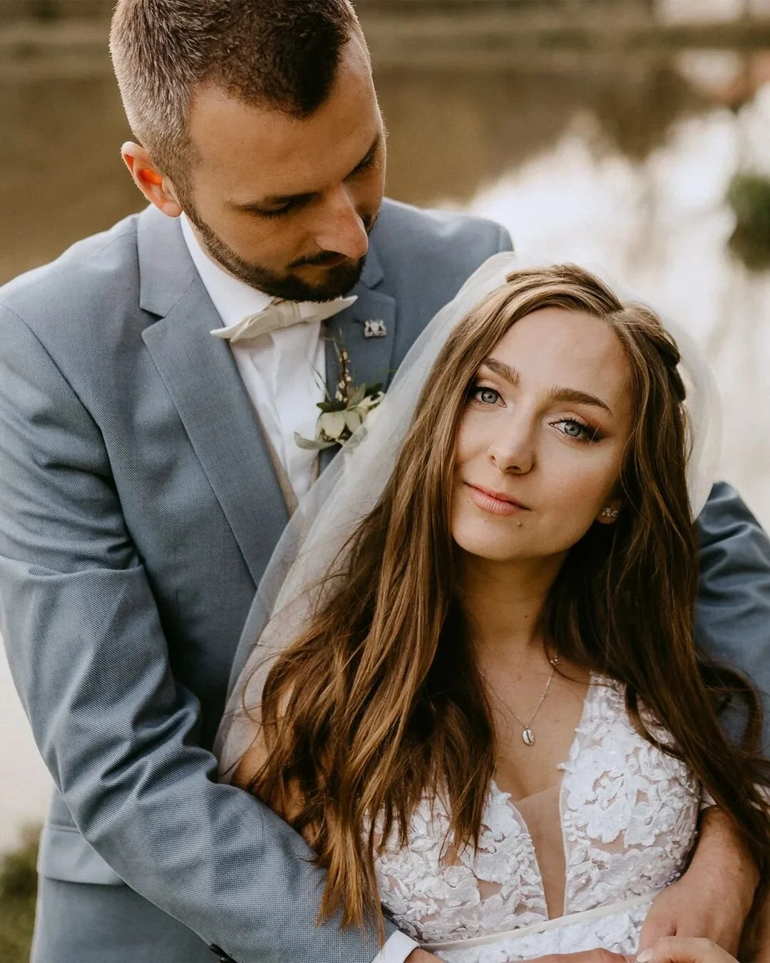 Erika & Mára, dvě úžasný duše a jedna velká československá láska. 🧡 Tuhle svatbu jsme si s @productionadele tak moc užily! 🥹
.
.
.
.
#svatba #svatba2023 #svatebnifotograf #svatebnifotografka #sva