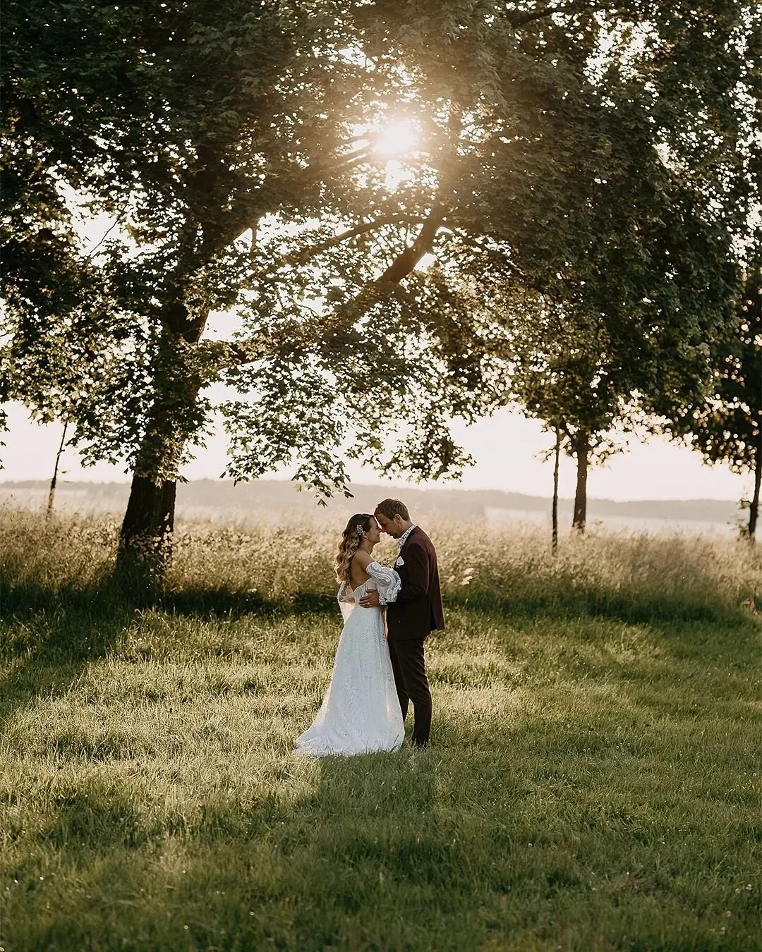 Láska v západu slunce, tak jak ji vidím já ✨🤍
.
.
.
.
.
#svatba #svatba2023 #svatebnifotograf #svatebnifotografka #svatebniinspirace #svatebnifoto #ceskasvatba #loveandwildhearts #bohowedding #kvalitnifotky #skodatonechyt