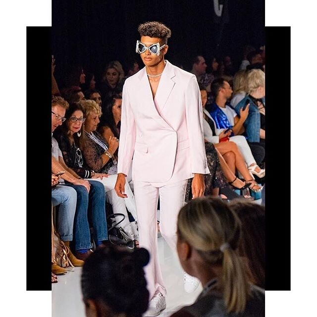 SERVING LOOKS on the @hendrixroe x @_blackiris_  runway 🗡🗡🗡
.
Eyewear: @_blackiris_ 
Clothing: @hendrixroe 
Styled by @rachel_olsonn 
@tfw
.
#slay 
#runway 
#fierce