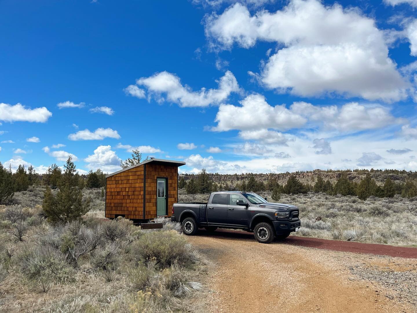 I love dropping off this mobile sauna especially when it&rsquo;s being used properly for a wellness retreat!
&bull;
This is some absolutely beautiful country and we are so grateful to be out here amongst the crooked river and juniper trees.