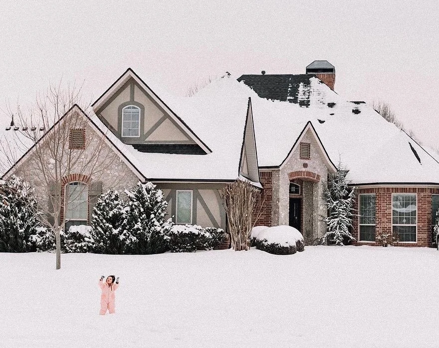 There is snow place like home 🤍
.
.
#snowday #snow #toddlerlife #toddlersofinstagram #toddler #family #momlife #familyphotography #lifestyle #candid #candidchildhood #lookslikefilmkids #snowsuit