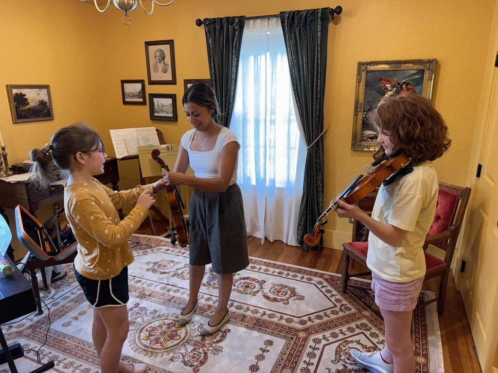 Inside Soltani: learning violin together