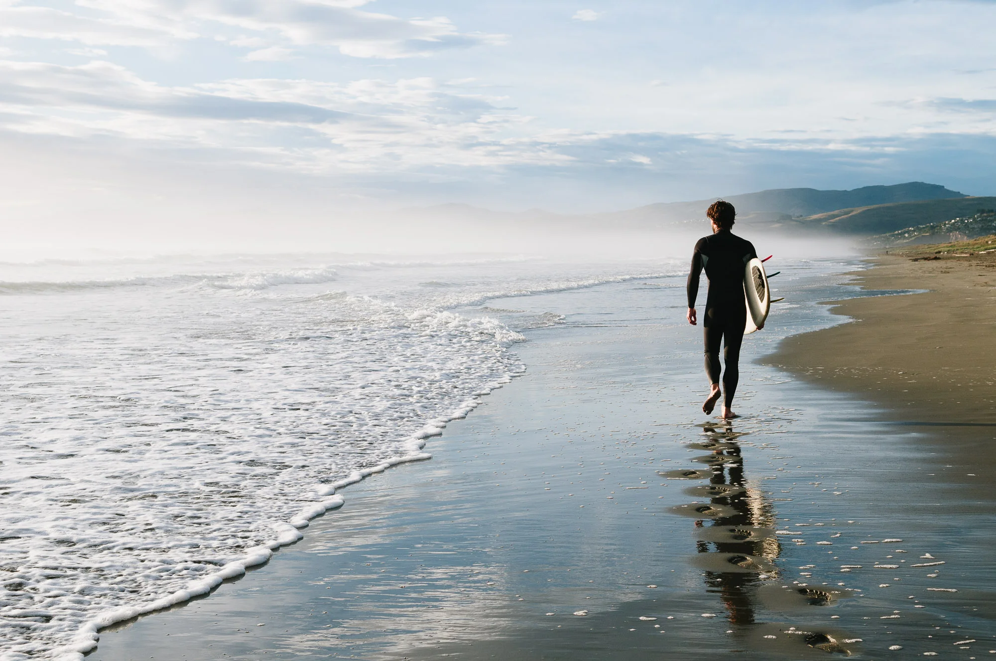 Looking for the perfect wave, New Zealand. © www.thomaspickard.com