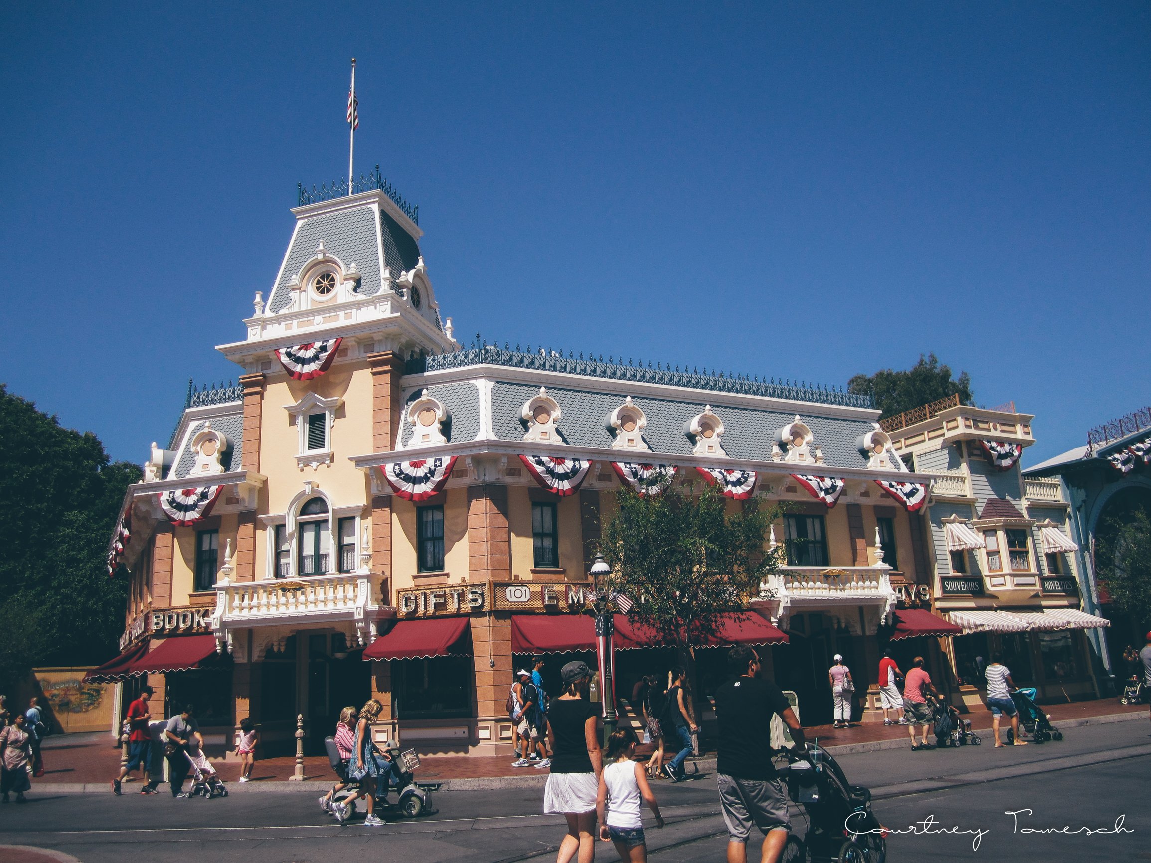 Disneyland_3.jpg