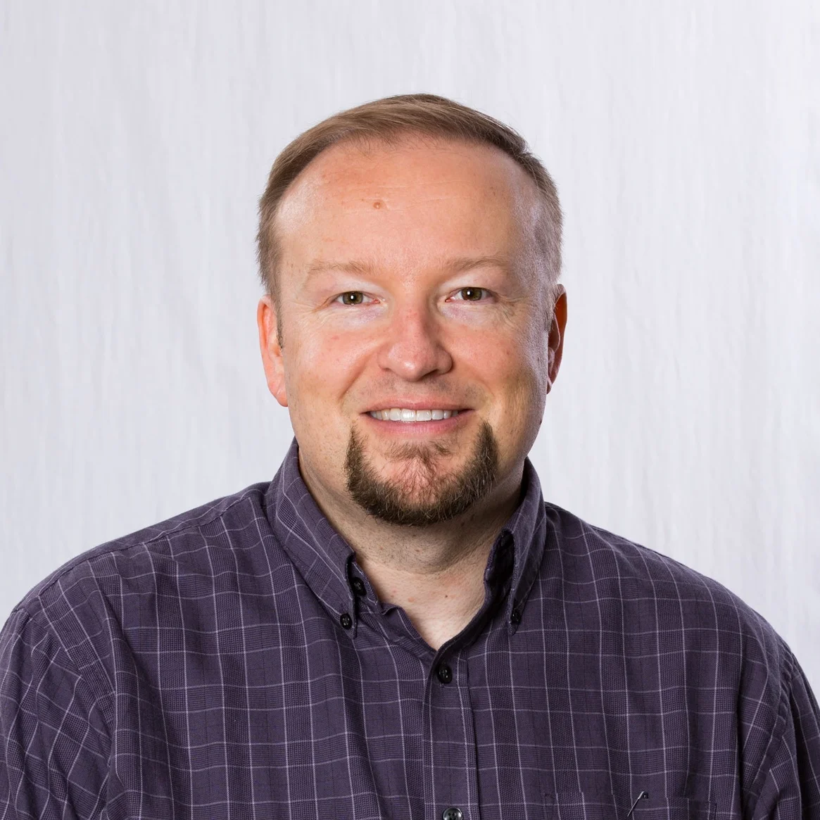 Headshot+1920.jpg