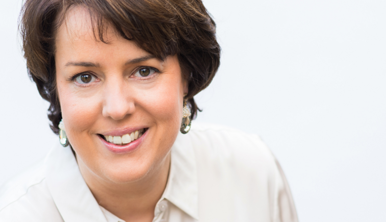 Manon van Beek.png