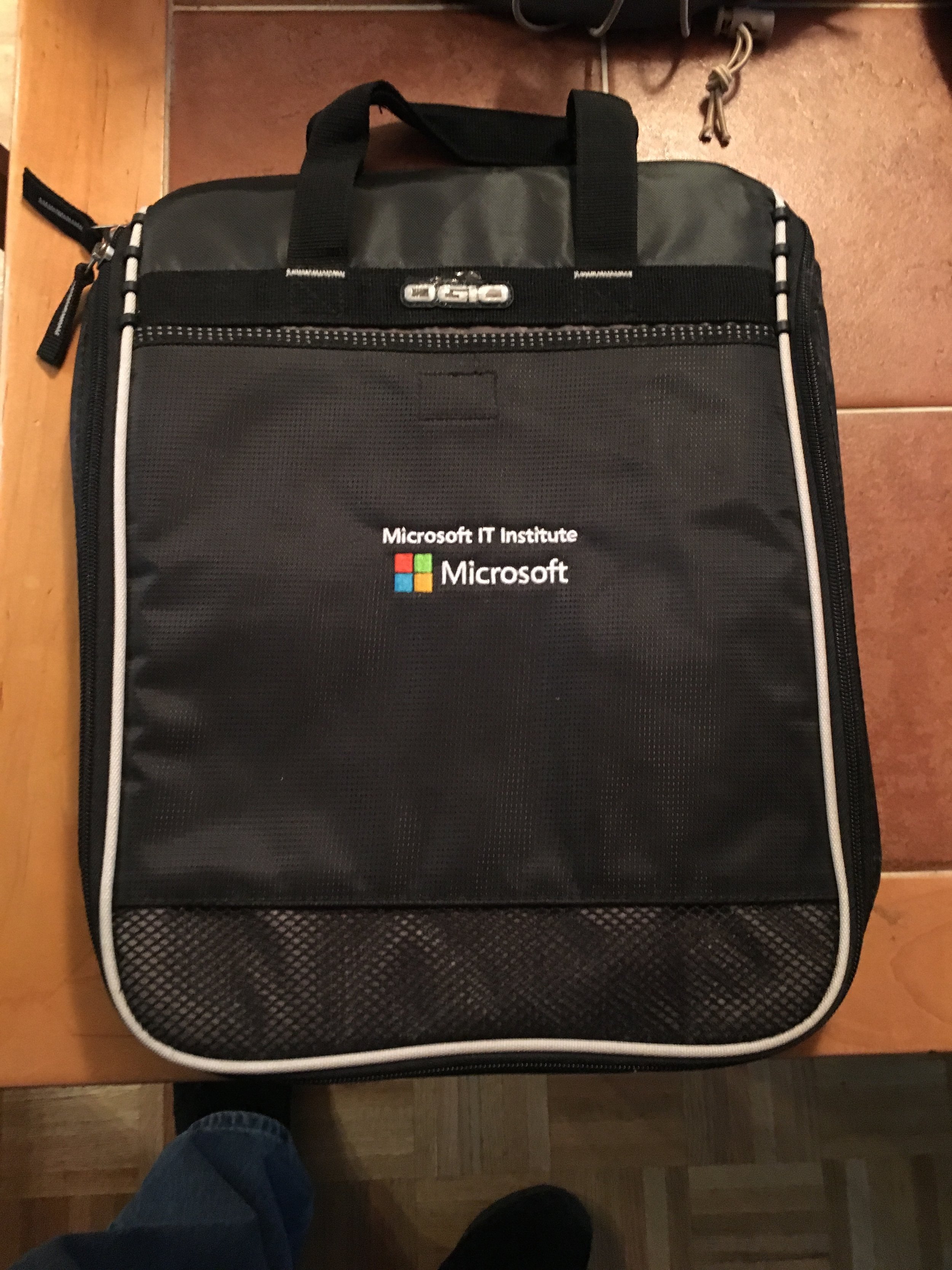 Microsoft IT Institute Surface Pro Bag x3