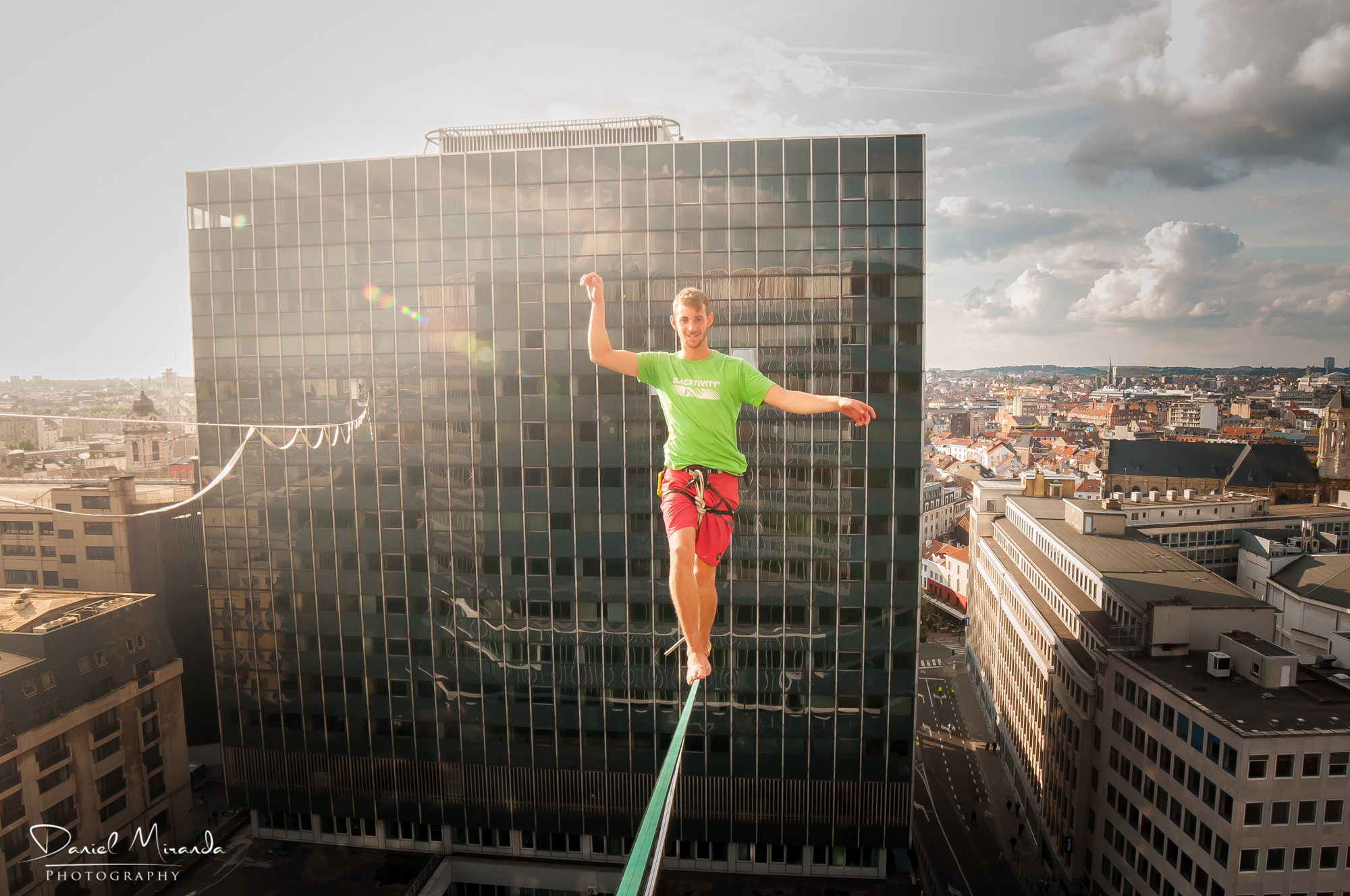 bruxelles brussels zot day belgium skyscraper Slackline Lyell Grunberg show performance spectacle Highline trickline.jpg