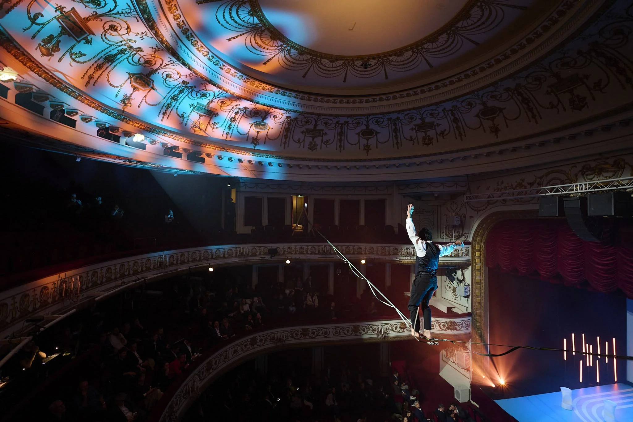 Slackline événement UDECAM à Paris : show corporate au Marigny
