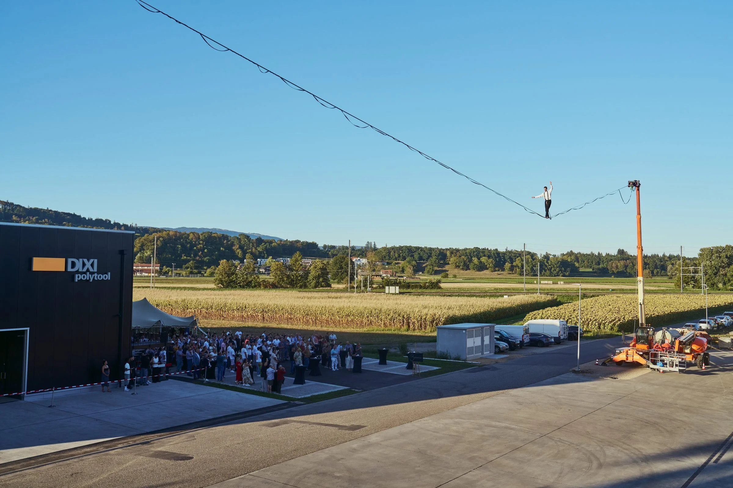 Spectacle anniversaire d’entreprise : une highline pour les 80 ans de DIXI Polytool à Gampelen