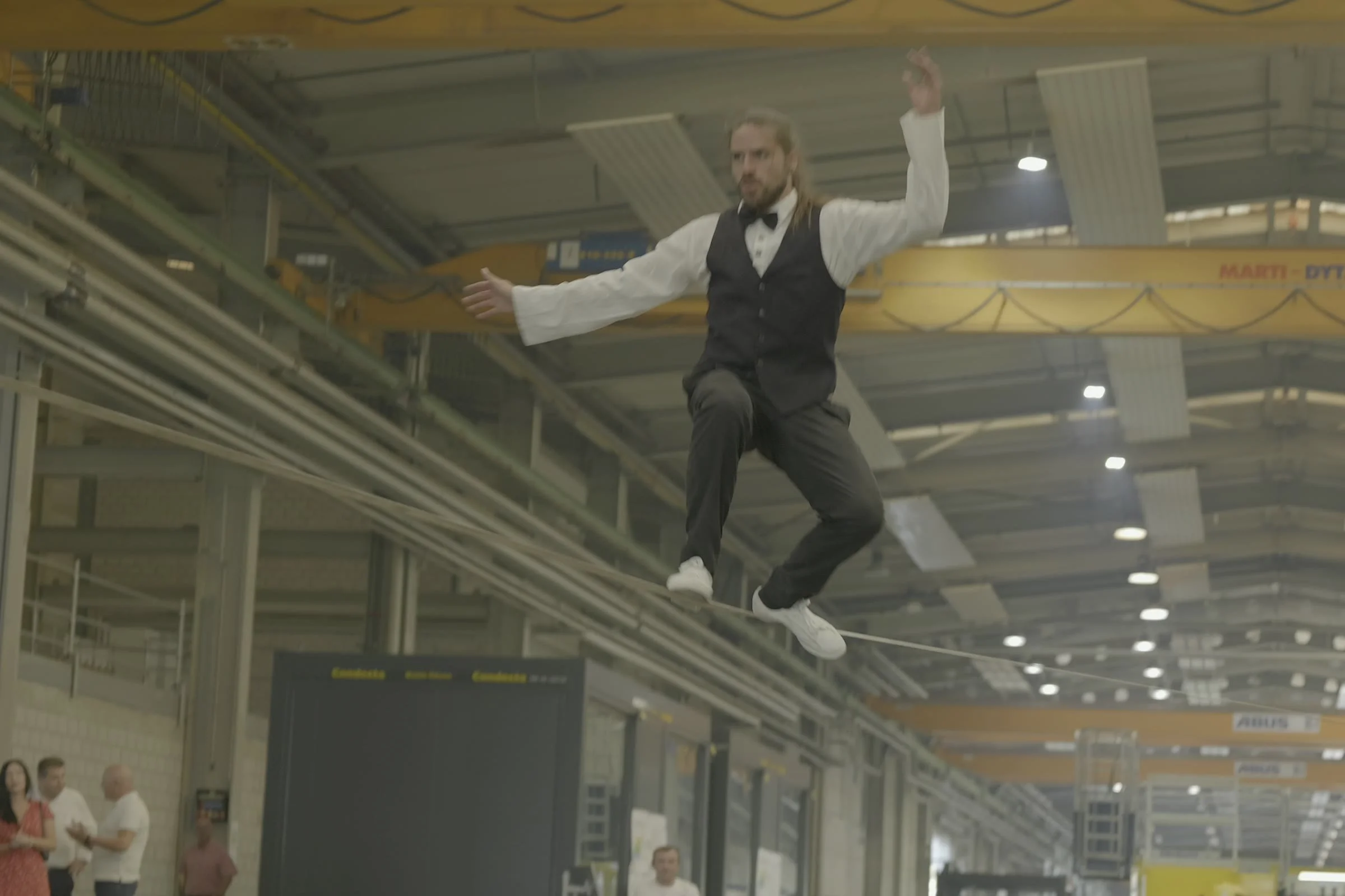 Show de slackline pour l’inauguration d’un site industriel : l’exemple de Condecta à Wikon