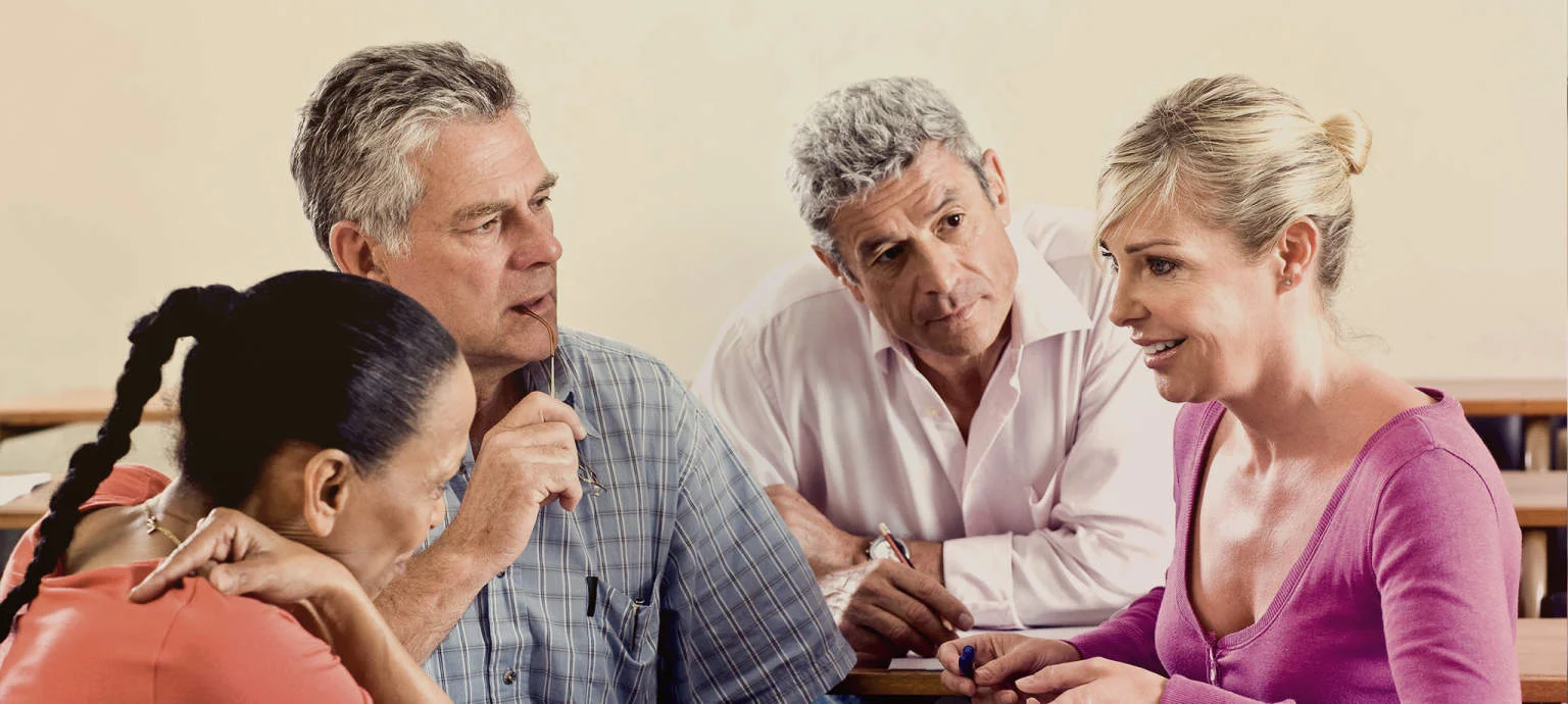 Groupe en discussion.jpg