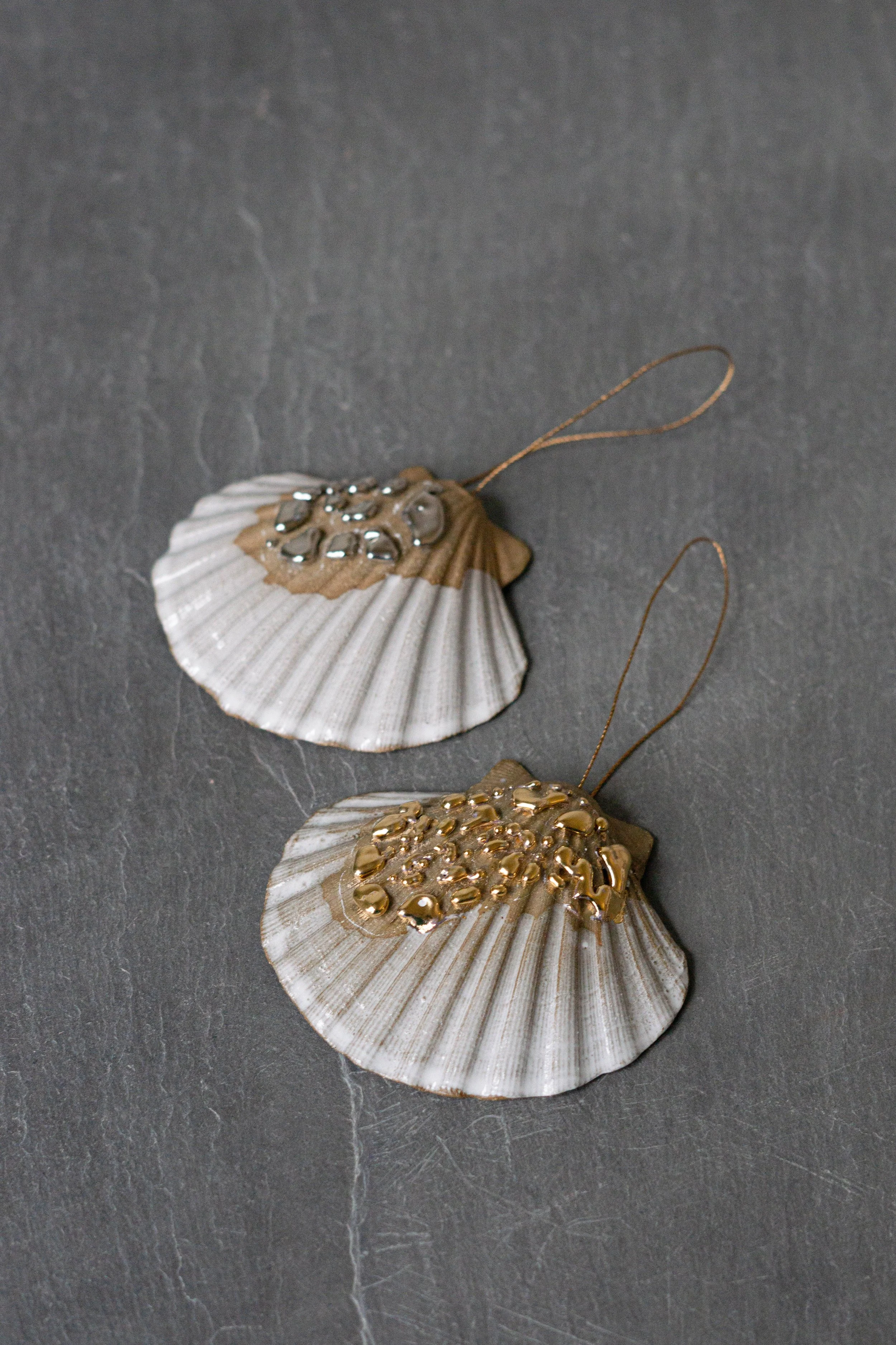 Scallop Ornaments - Brown Clay Metalic Crawl