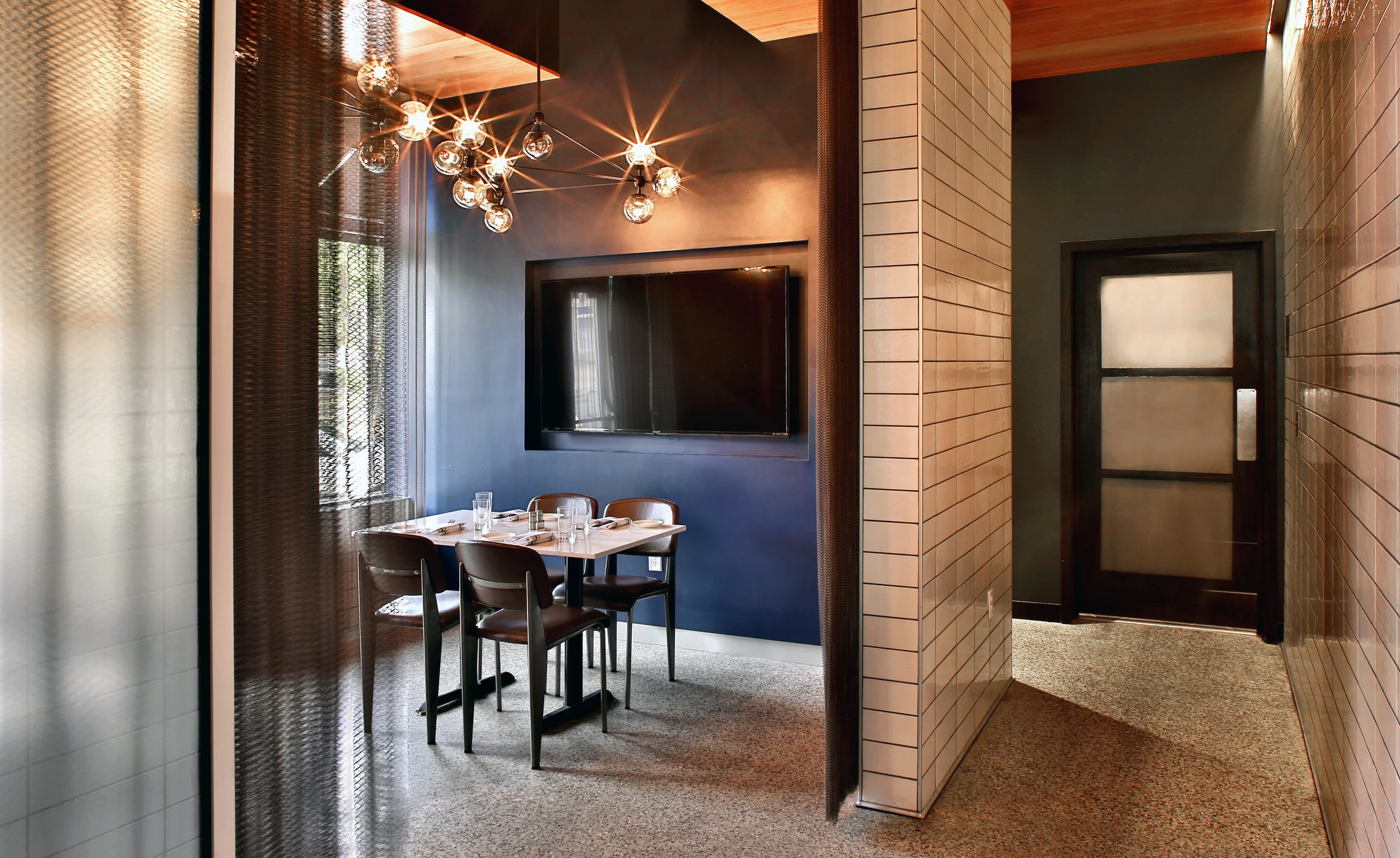 IL Desco-Private Dining Room 1.jpg