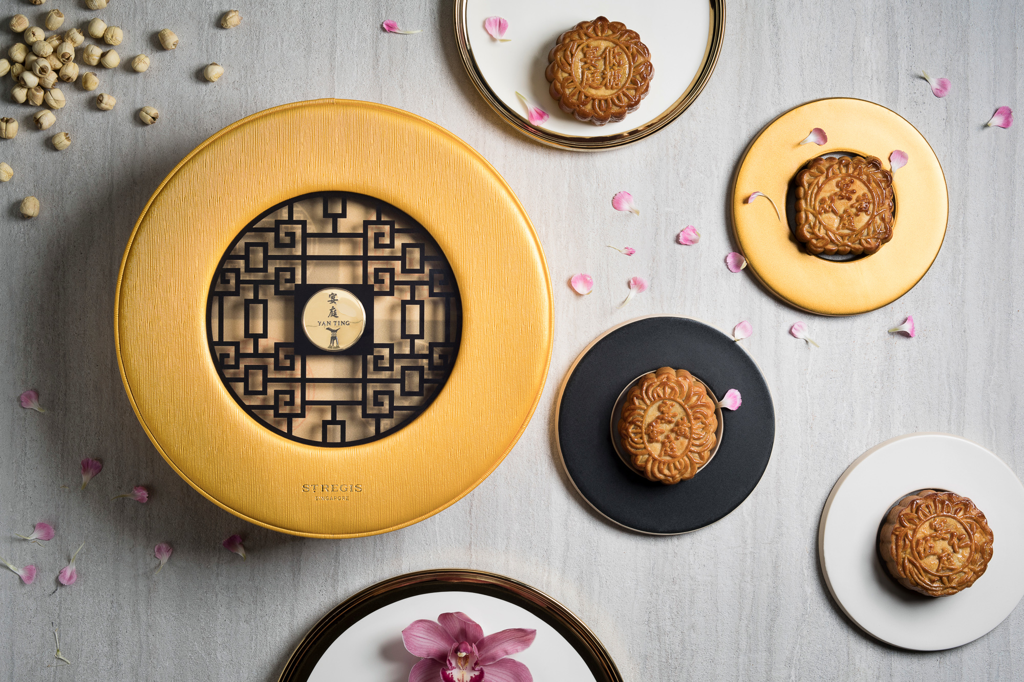 Mid-Autumn-2017-at-Yan-Ting-The-St.-Regis-Singapore-Exceptional-Baked-Mooncake-Selection-2.jpg