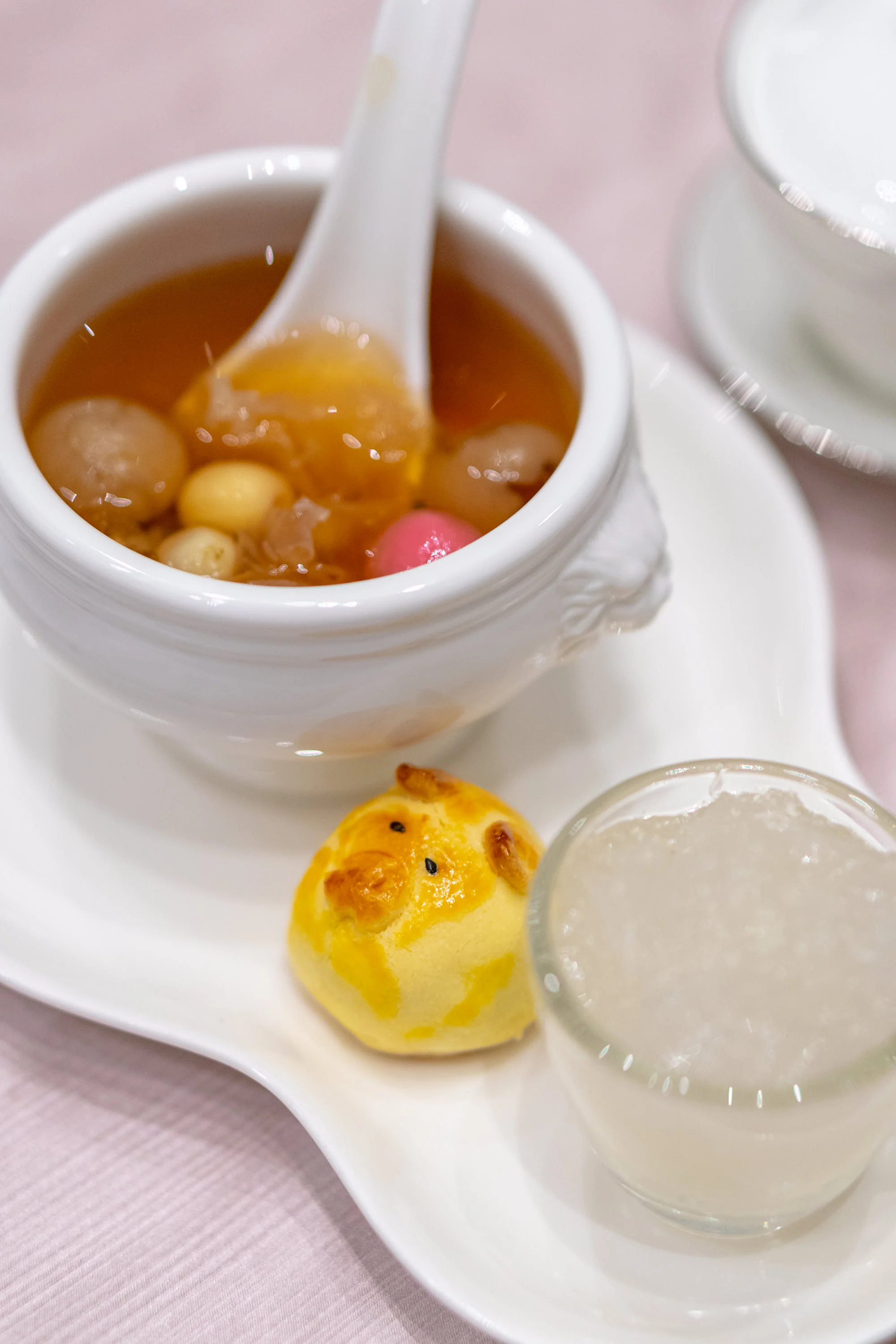 Baked Golden Pineapple Piglets 金猪黄梨酥, and Hot Eight Treasures Soup with “Tang Yuan” and Bird’s Nest 十方八宝加官进爵 – 八宝甜汤圆配燕窝