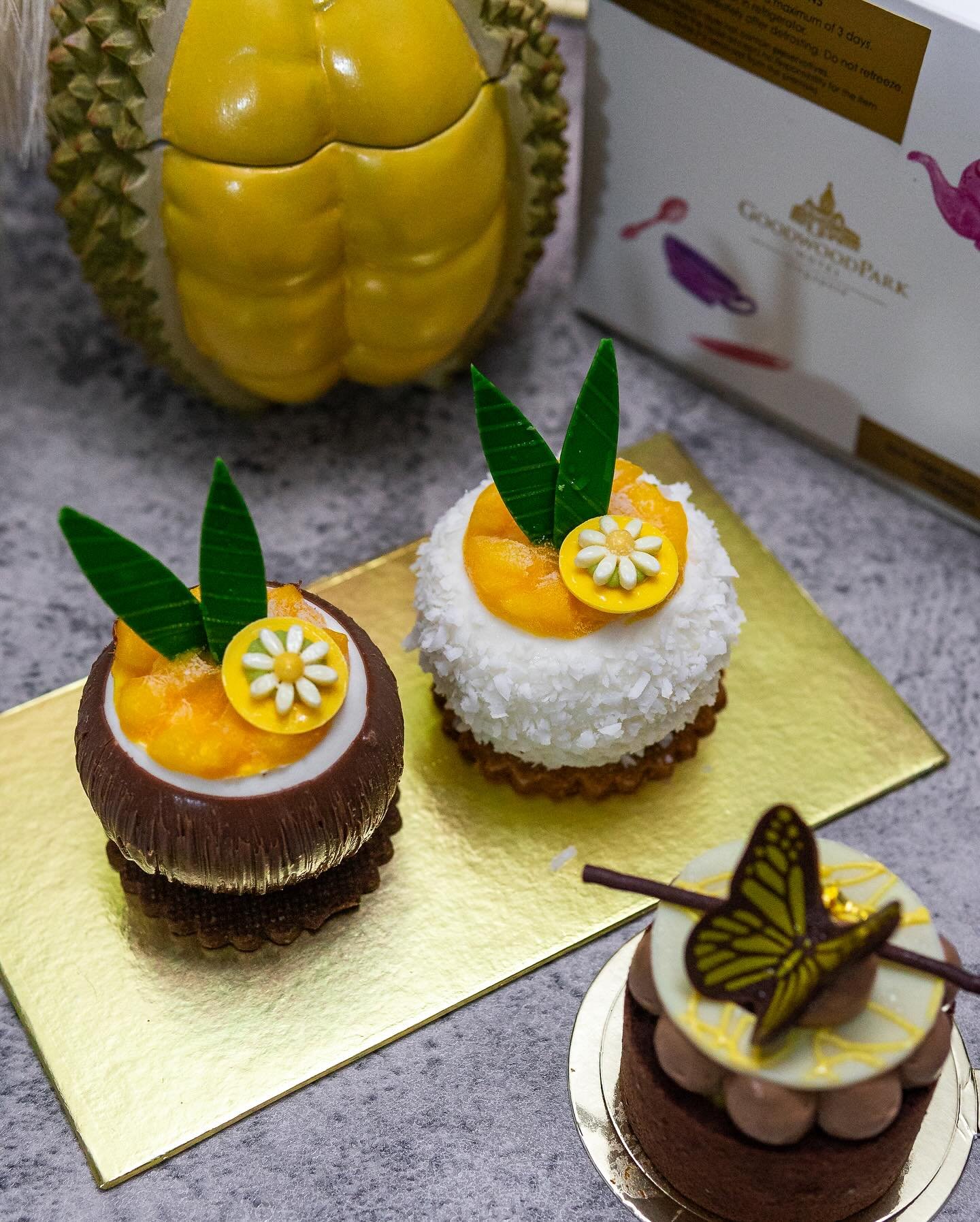 PSA for all my #durianlovers out there: @GoodWoodParkHotelSG&rsquo;s renowned #DurianFiesta IS BACK!! 💚
From now to 21 Jul 2024, feast on a tantalising 😍Dessert Buffet at Coffee Lounge featuring some exclusive #durian creations, such as
😲D24 Duria
