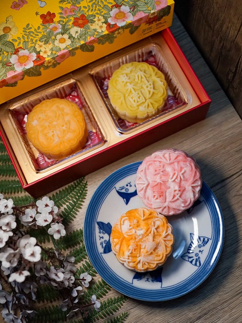 🥮✨ @GoodwoodParkHotelSG reprises what they do best: exceeding pretty, vibrant #snowskin creations in rich and creative fruit-forward flavours.

Still time to enjoy early bird offers of UP TO 30% OFF!
🛒 https://goodwoodparkfestive.oddle.me/

#jazpst