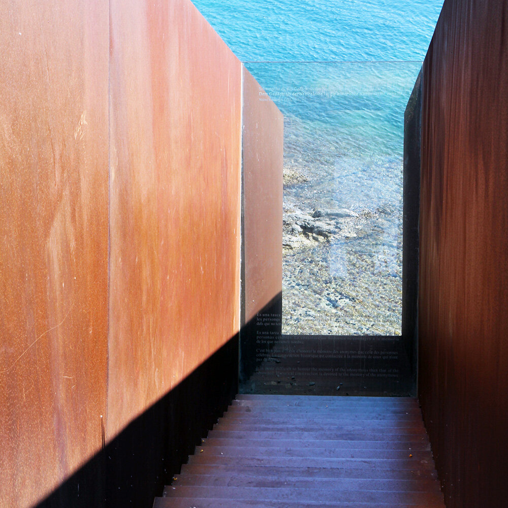 Walter Benjamin Memorial Karavan Portbou2.jpg