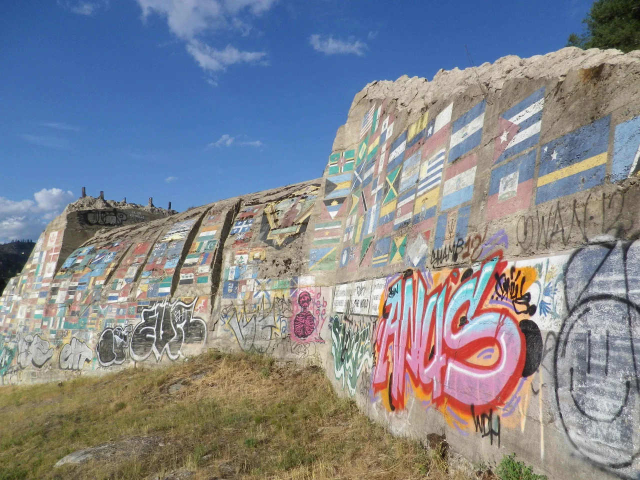 Graffiti tunnel near Nelson #3.jpeg
