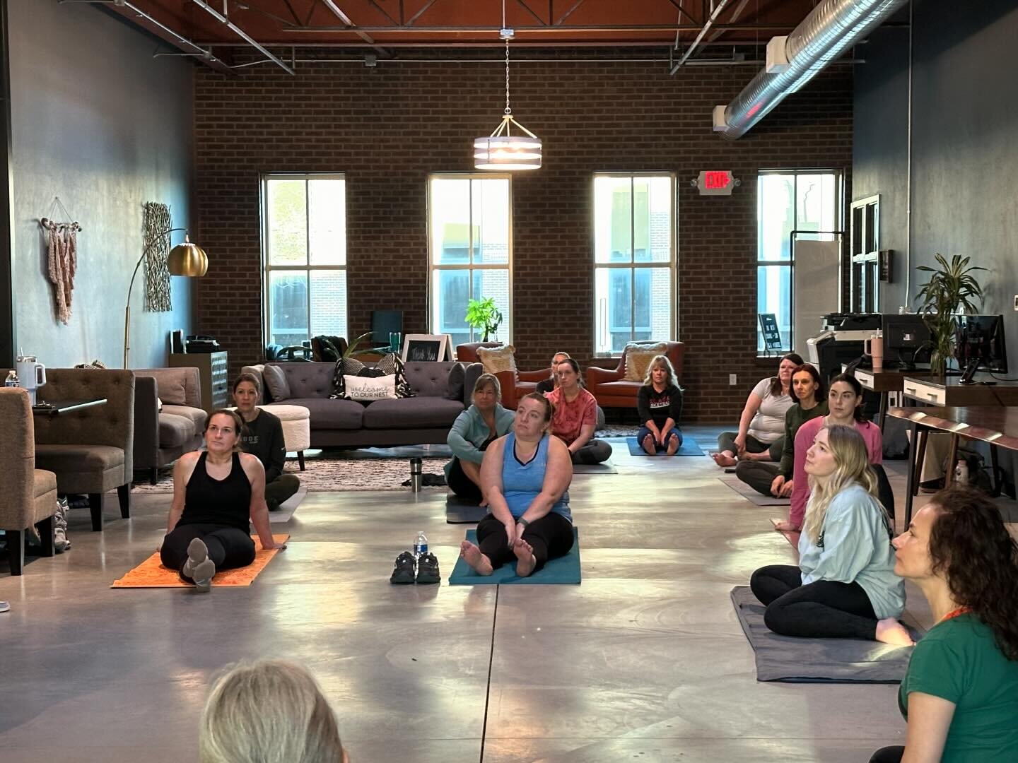 Tuesdays event was so much fun!! 

We had a full house, and after the posing and pelvic exercises we had some really good conversations! ✨🫶🏻

Thank you to @mvmt.rehab and @fiercefoxyoga for joining us and helping us host a wonderful event. 🥰

#the