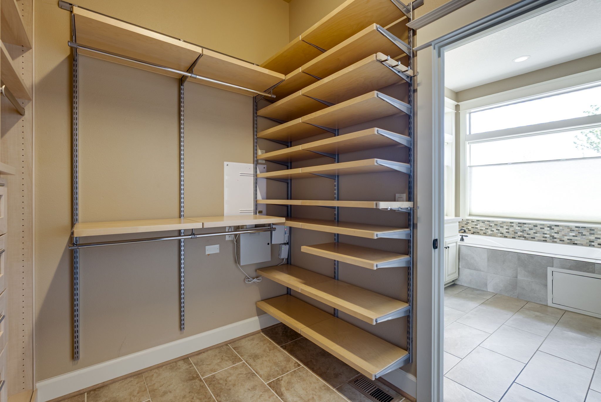 47-web-or-mls-1125-alexandra-dr.jpg