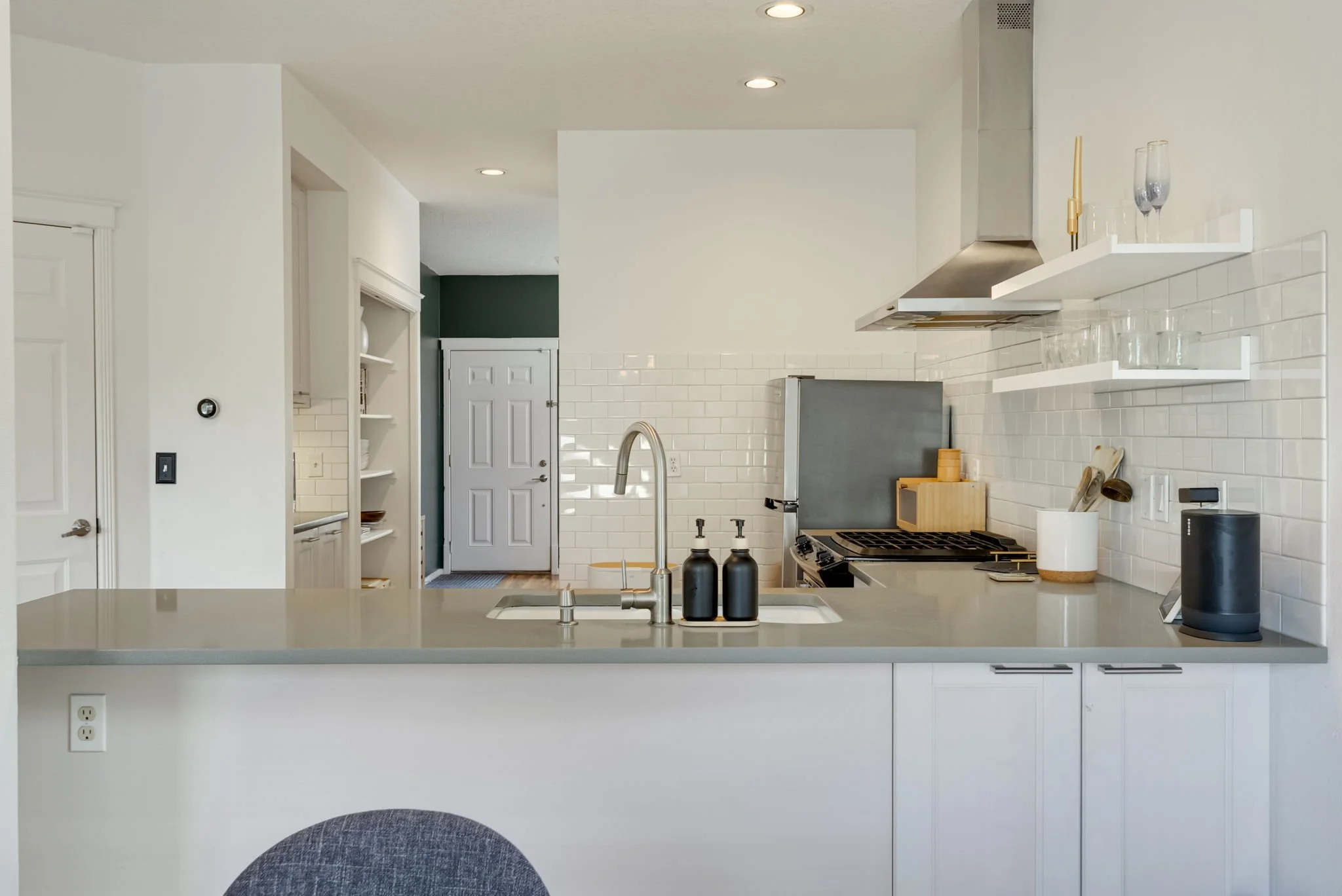19-web-or-mls-2737-se-26th-ave.jpg