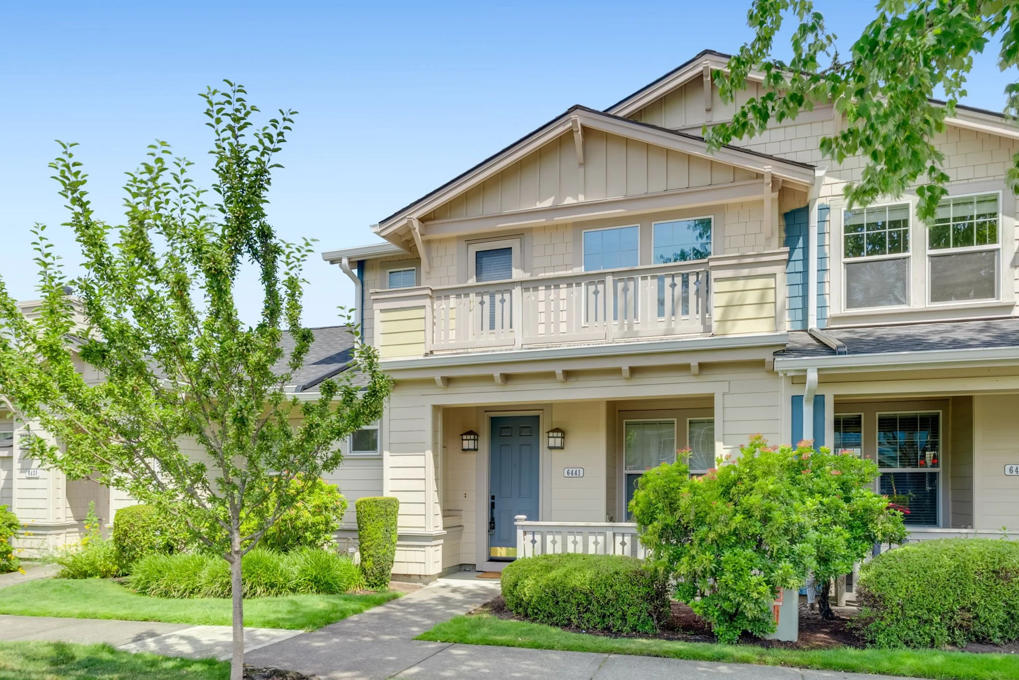 1-web-or-mls-6441-ne-rosebay-dr.jpg