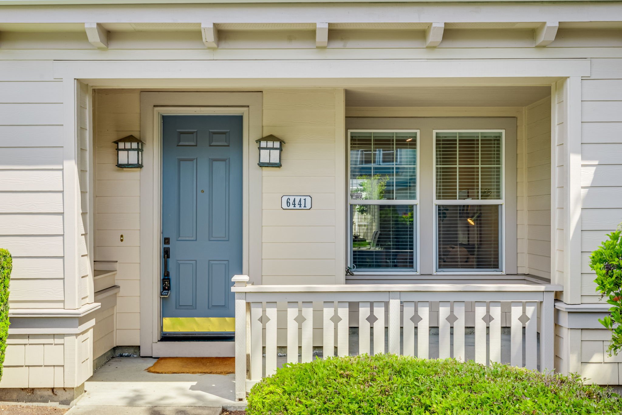 4-web-or-mls-6441-ne-rosebay-dr.jpg