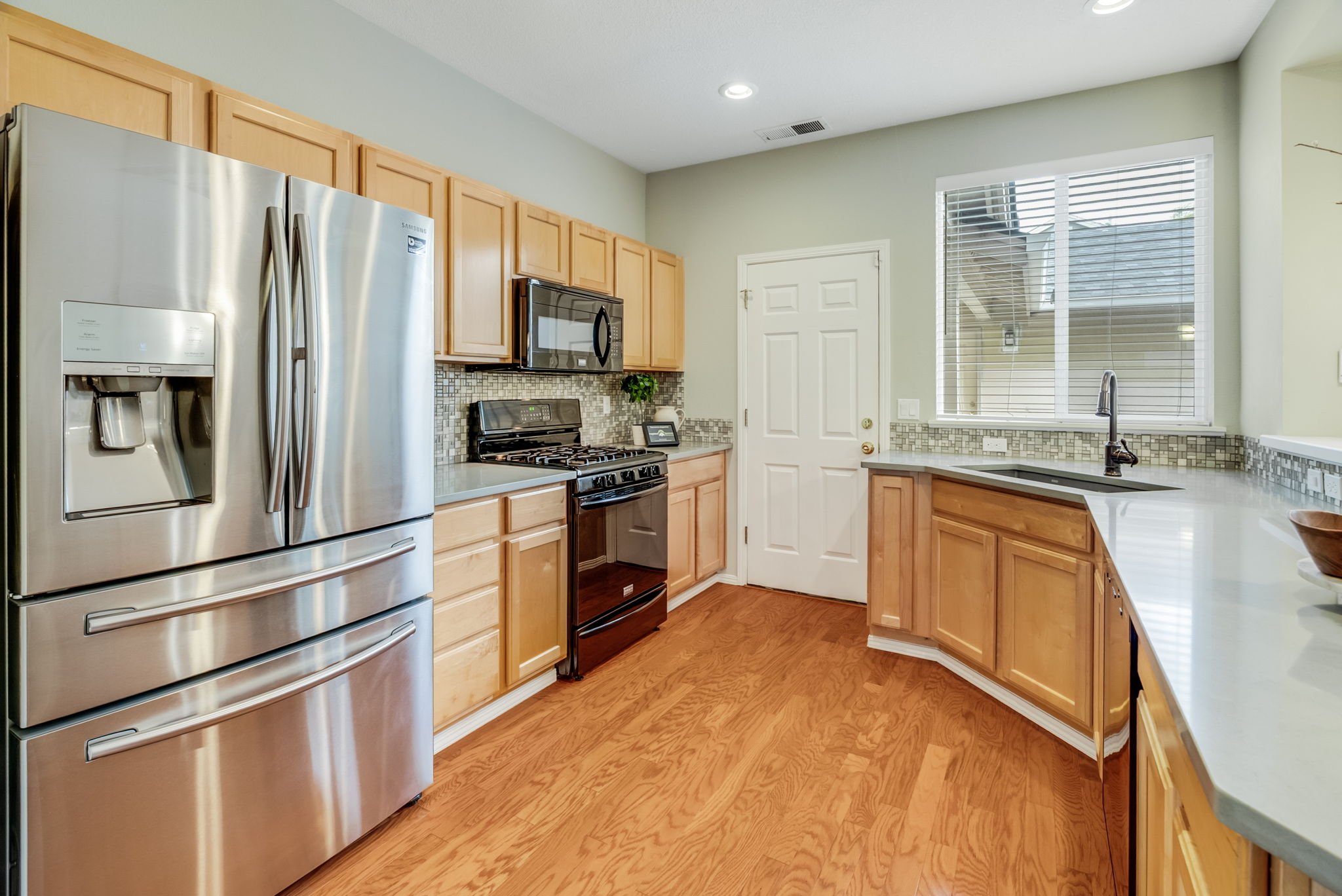 15-web-or-mls-6441-ne-rosebay-dr.jpg