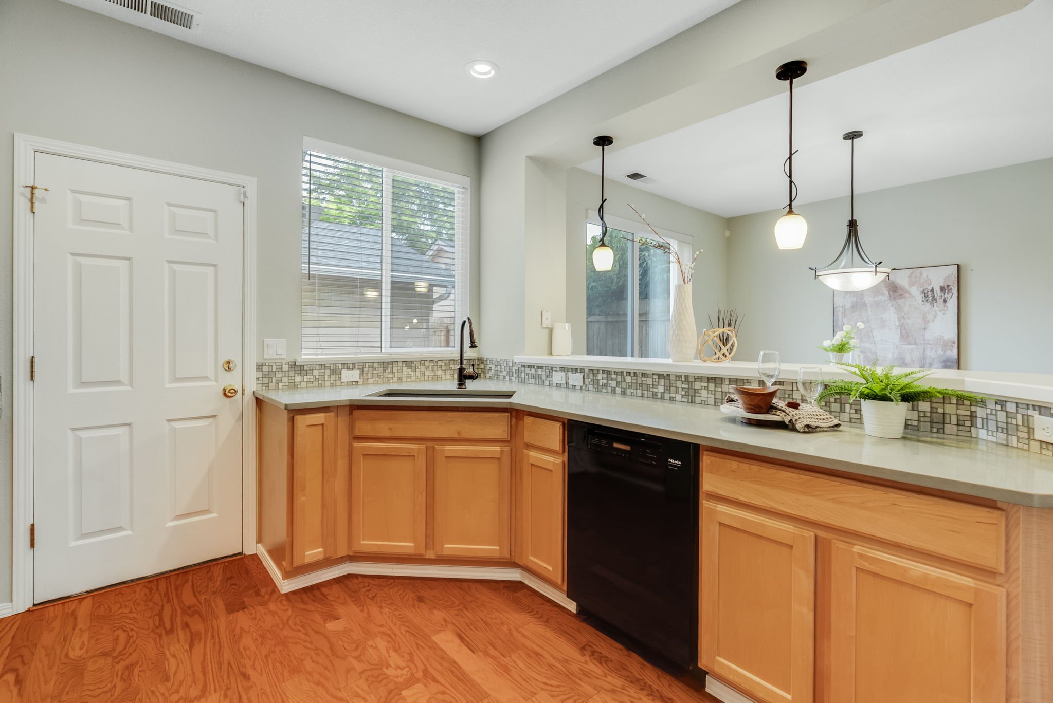 16-web-or-mls-6441-ne-rosebay-dr.jpg