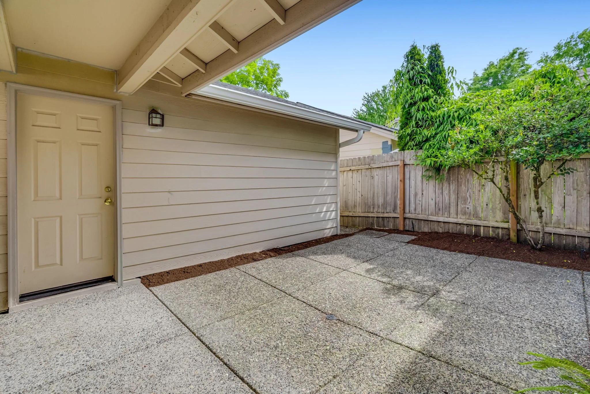 19-web-or-mls-6441-ne-rosebay-dr.jpg