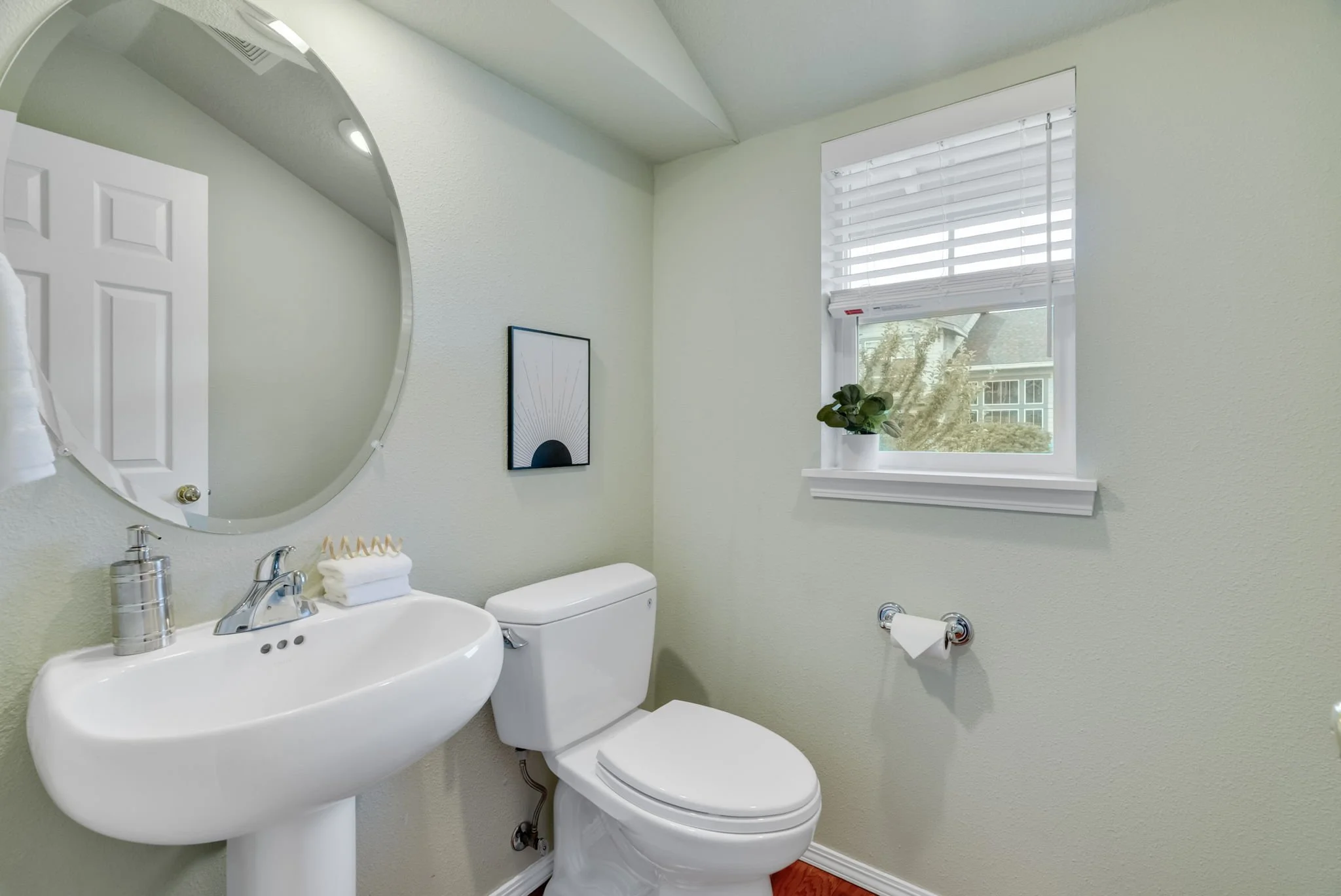 22-web-or-mls-6441-ne-rosebay-dr.jpg