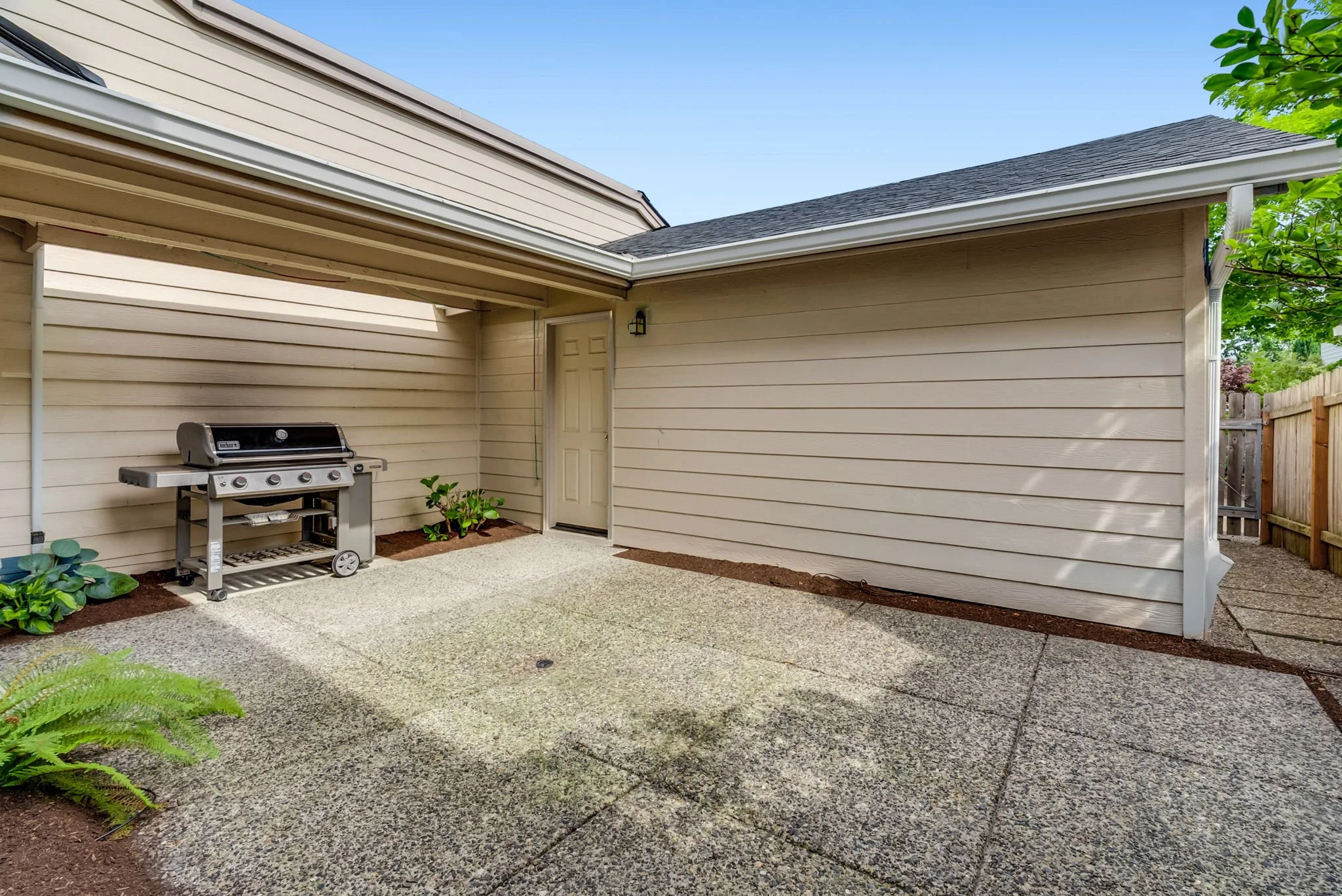 21-web-or-mls-6441-ne-rosebay-dr.jpg