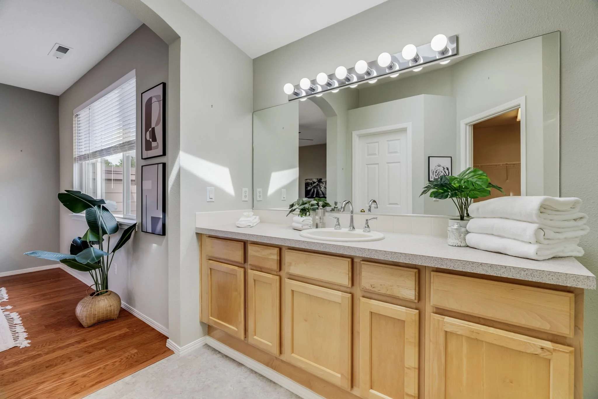 34-web-or-mls-6441-ne-rosebay-dr.jpg