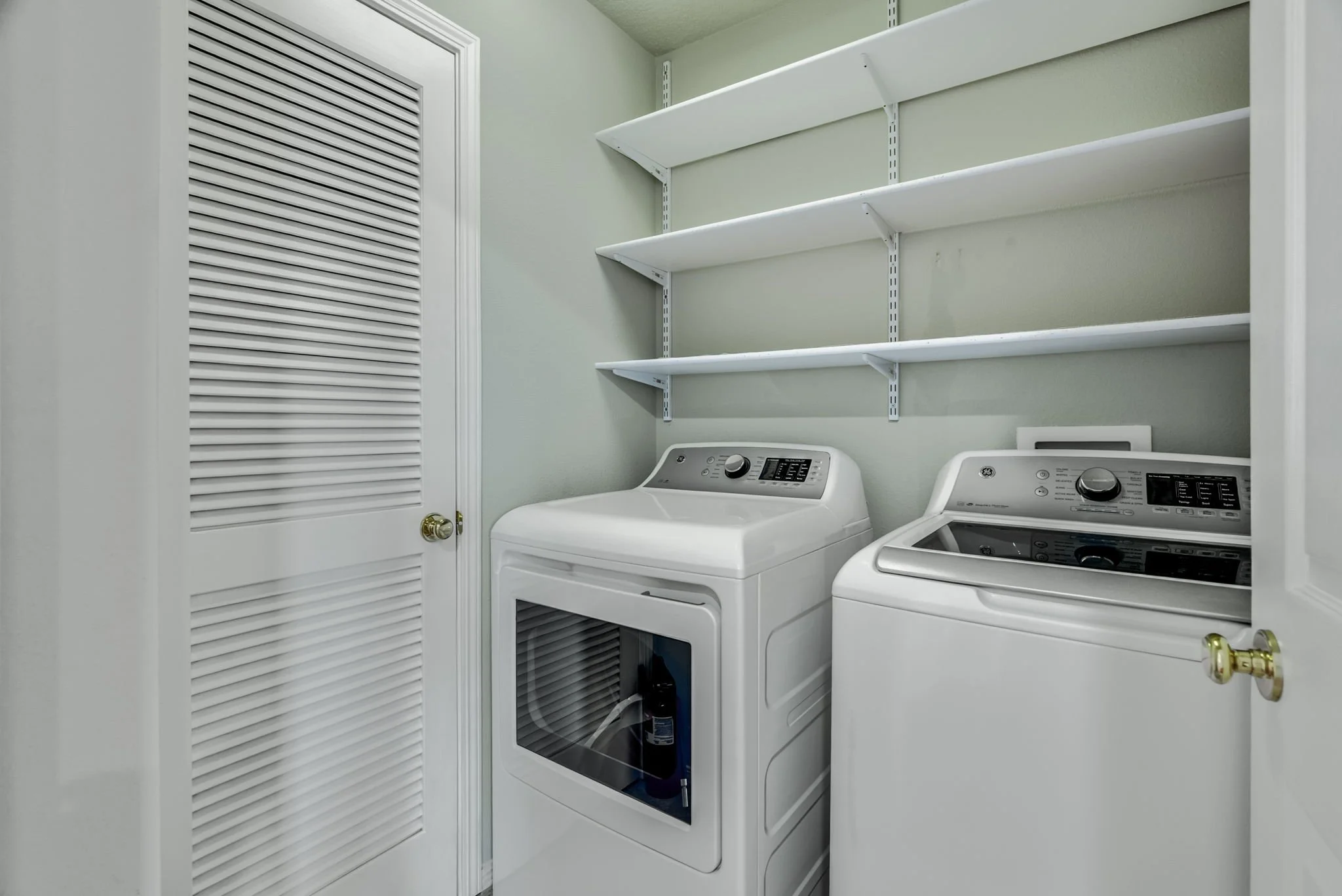35-web-or-mls-6441-ne-rosebay-dr.jpg