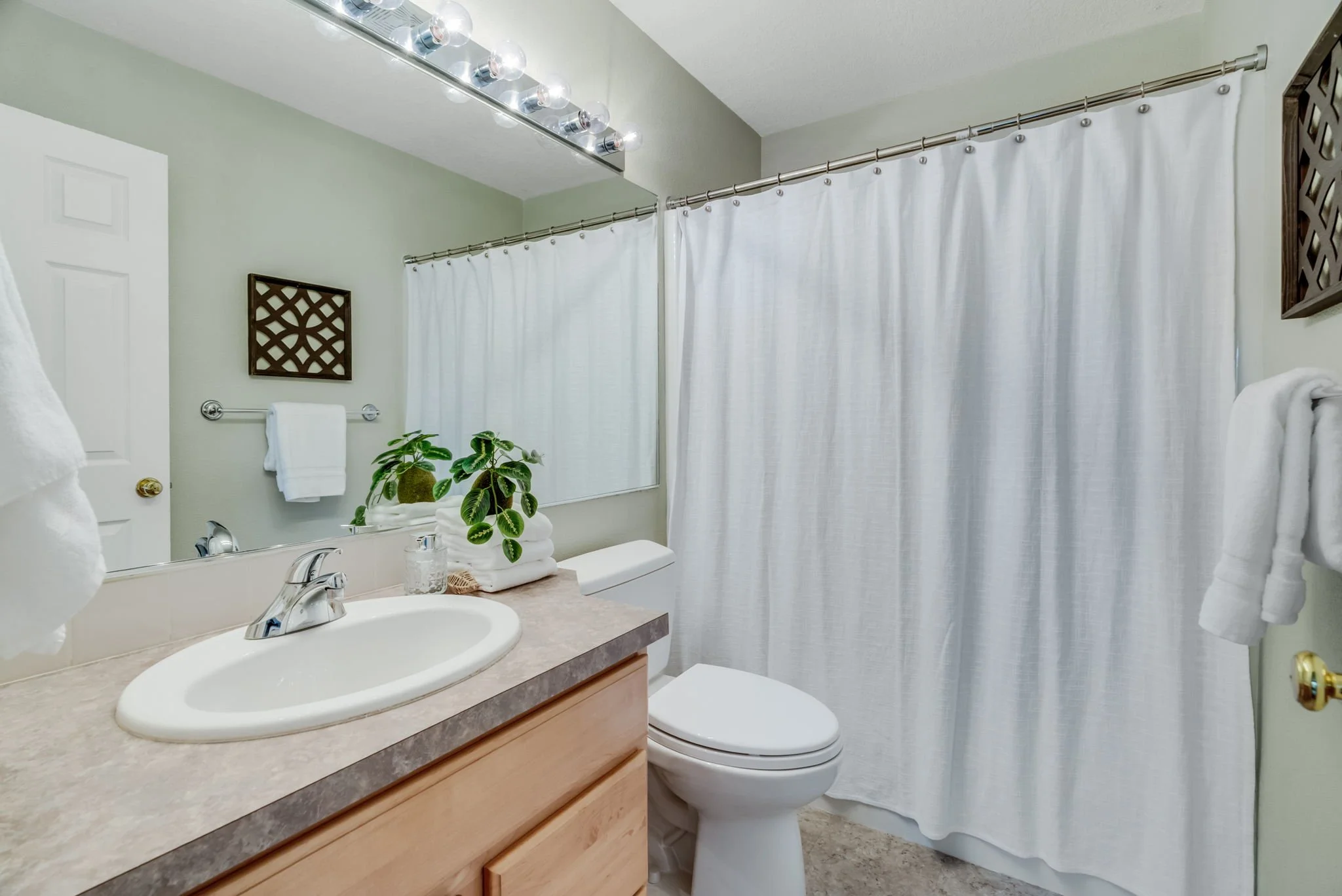39-web-or-mls-6441-ne-rosebay-dr.jpg