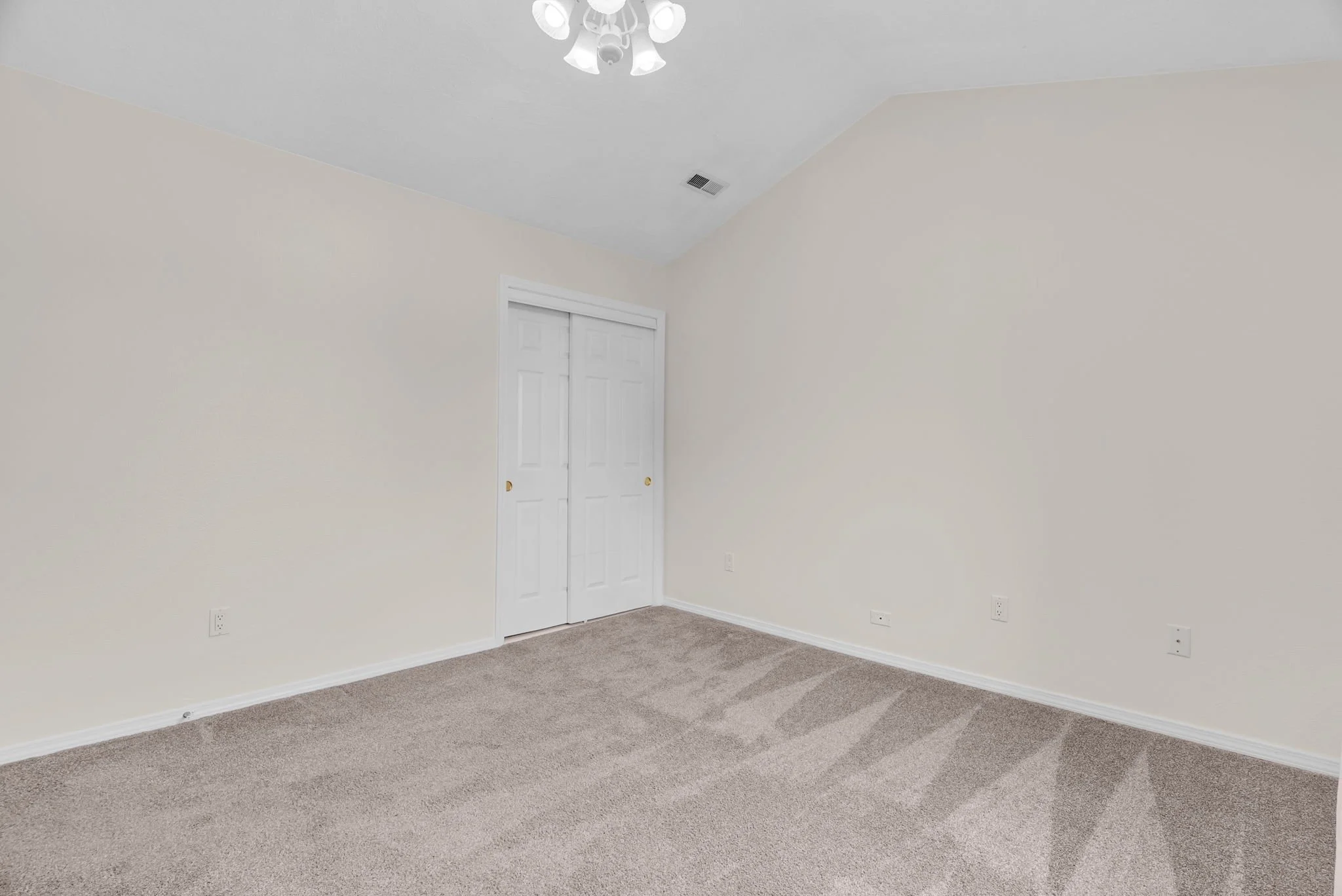 6-web-or-mls-6028-se-gladstone-st.jpg