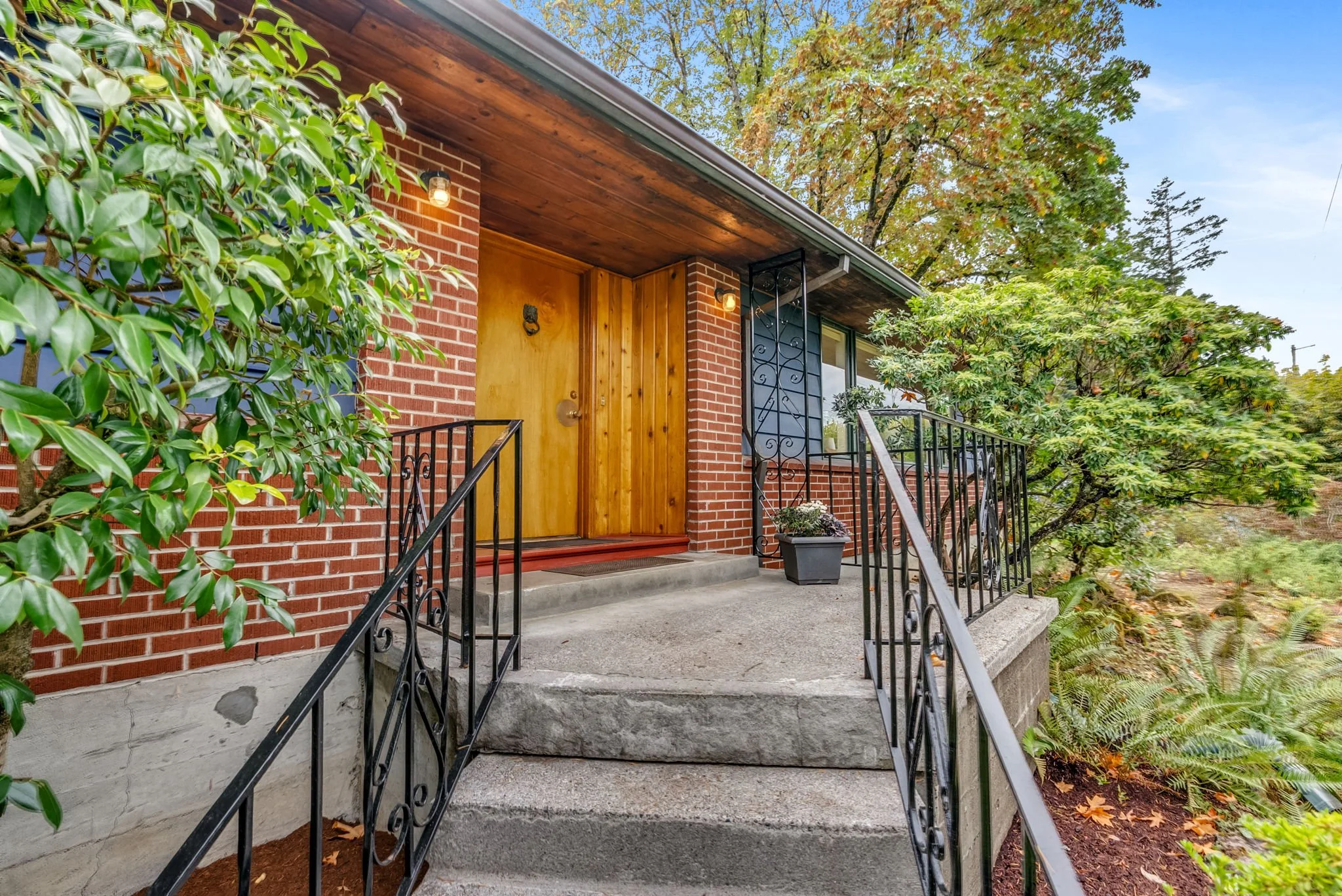 6-web-or-mls-6626-se-stark-st.jpg