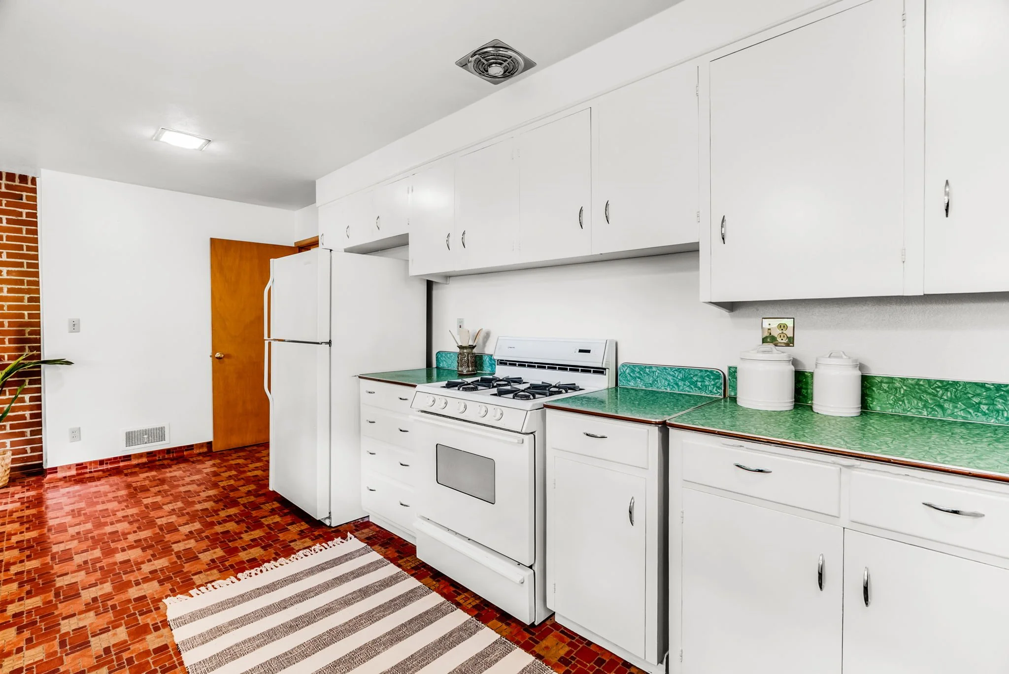 33-web-or-mls-6626-se-stark-st.jpg