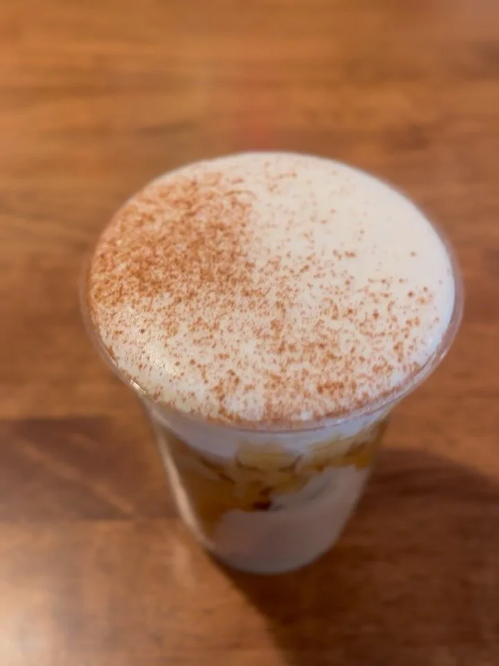 Try our signature honey bun latte all weekend long! 🐝🍯🥮 
Local honey, vanilla syrup, cinnamon, and espresso! 
Available hot or iced 🤩