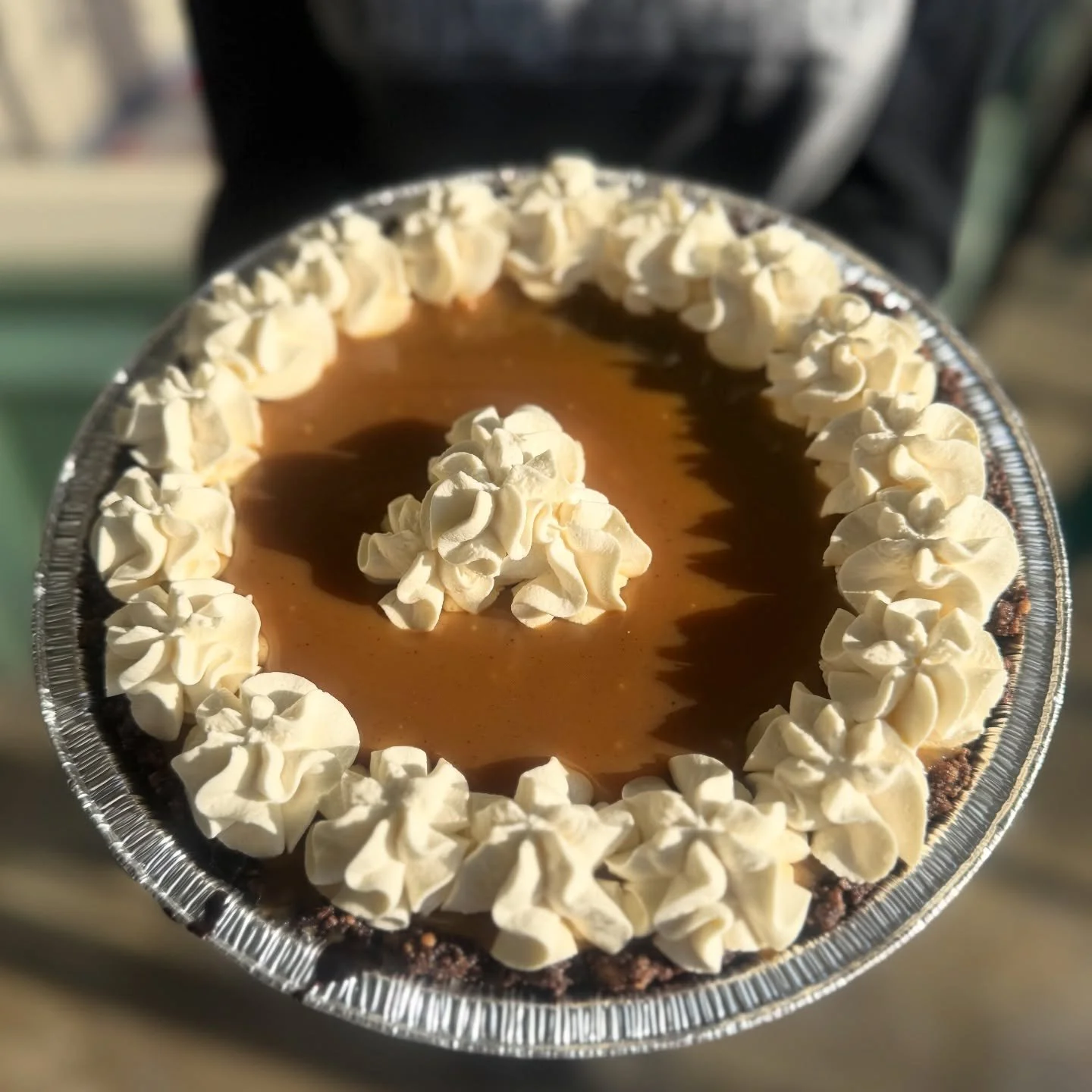 This chocolate caramel pudding pie is as delicious as it looks 🤗