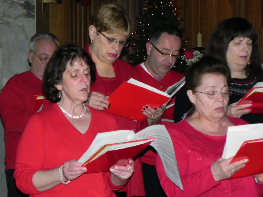 CAROLING 2013 004.jpg