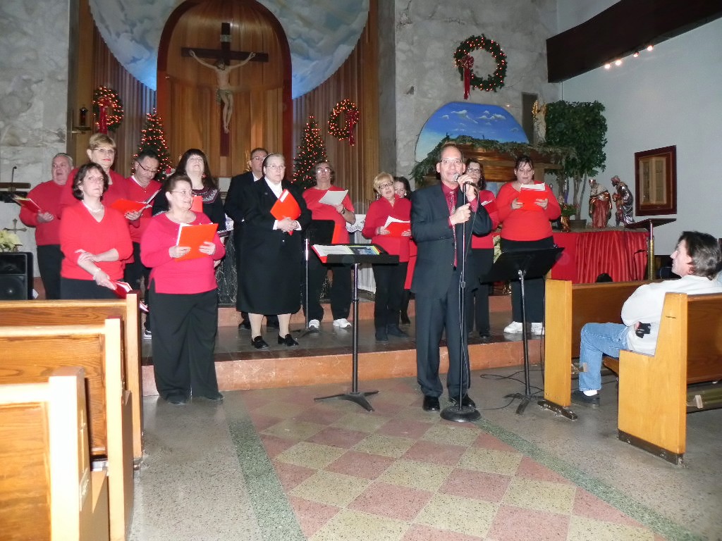 CAROLING 2013 005.jpg