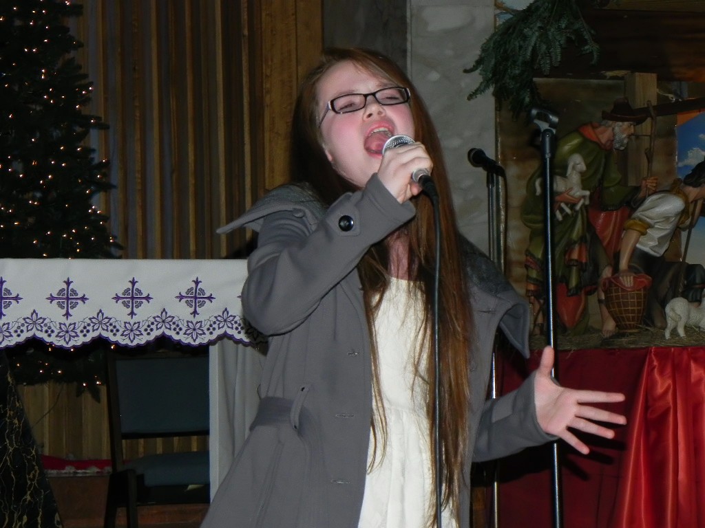 CAROLING 2013 025.jpg