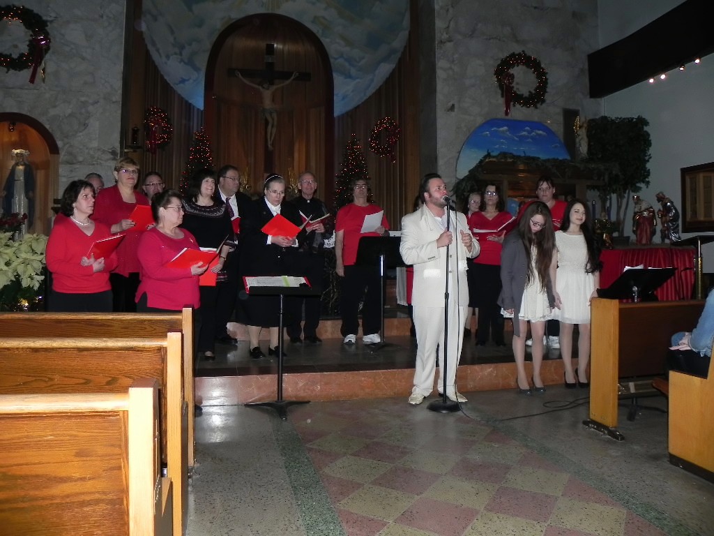 CAROLING 2013 027.jpg