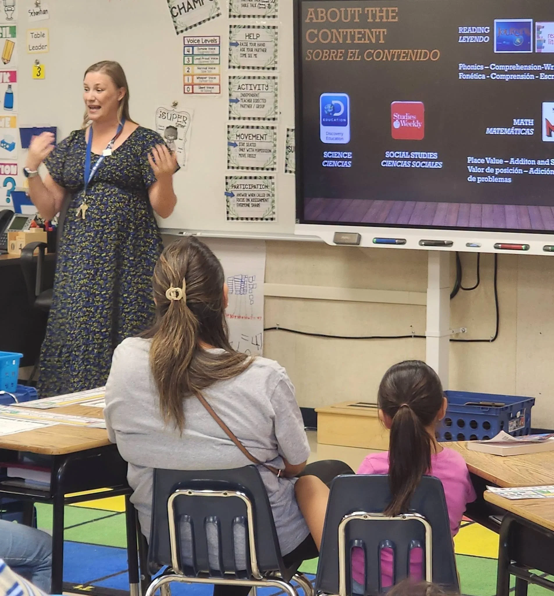 A Mountain Vista teacher presents the year’s curriculum to Wildcat families.